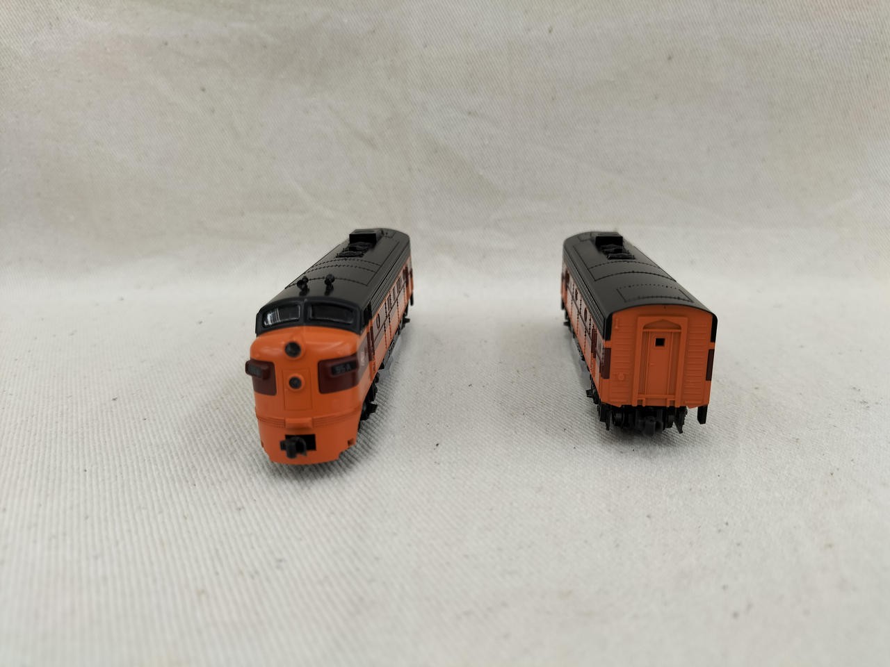 KATO 10755-2 EMD FP7A+F7B Milwaukee Road 2-Car Set