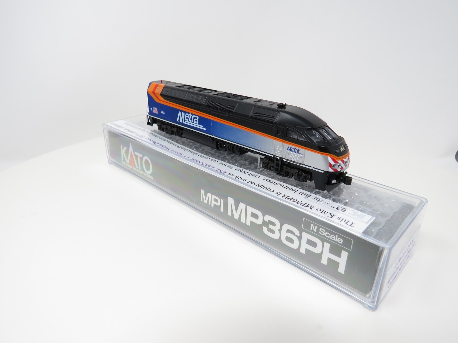 Kato N 176-6123-S Chicago Metra MP36PH Diesel Locomotive DCC Sound ESU LokSound