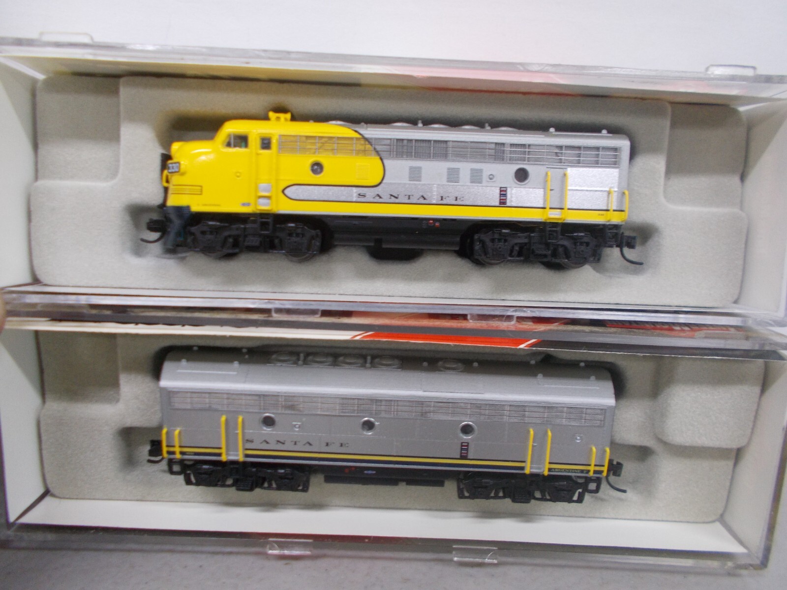 INTERMOUNTAIN ~ SANTA FE F7A & F7B POWERED LOCOMOTIVE’S ~ DCC READY~N SCALE
