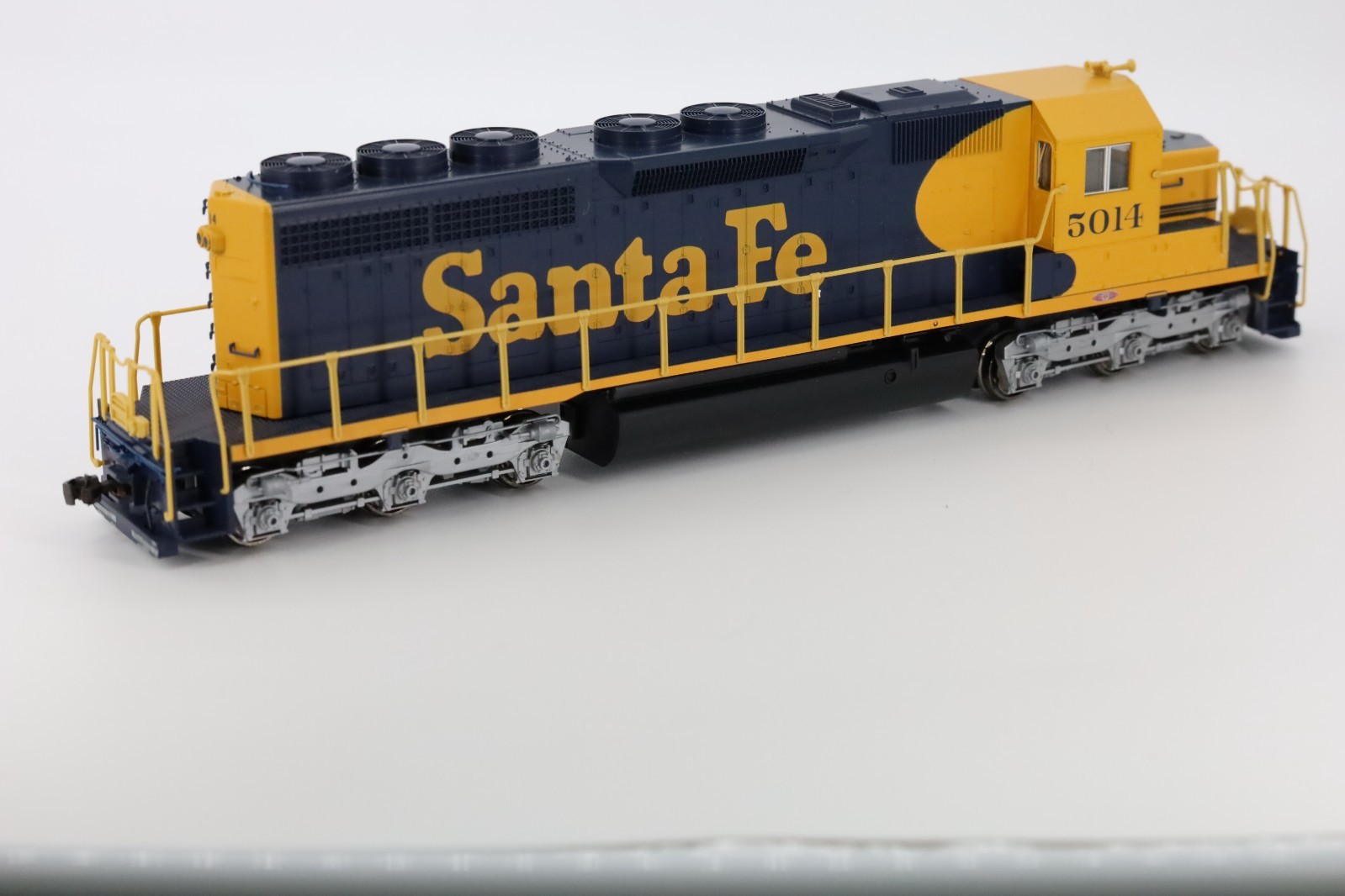 KATO 37-6328 ATSF Santa Fe SD40 ATSF5014 DC Only HO Scale LNIB
