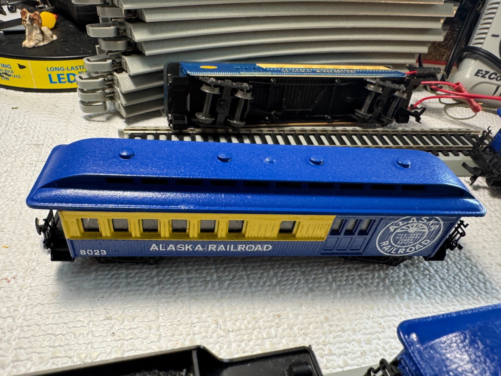 🚂 HO BACHMANN CUSTOM PAINTED ALASKA PASSENGER SET, TRACK,DCC CONTOLLER 💥 H4005