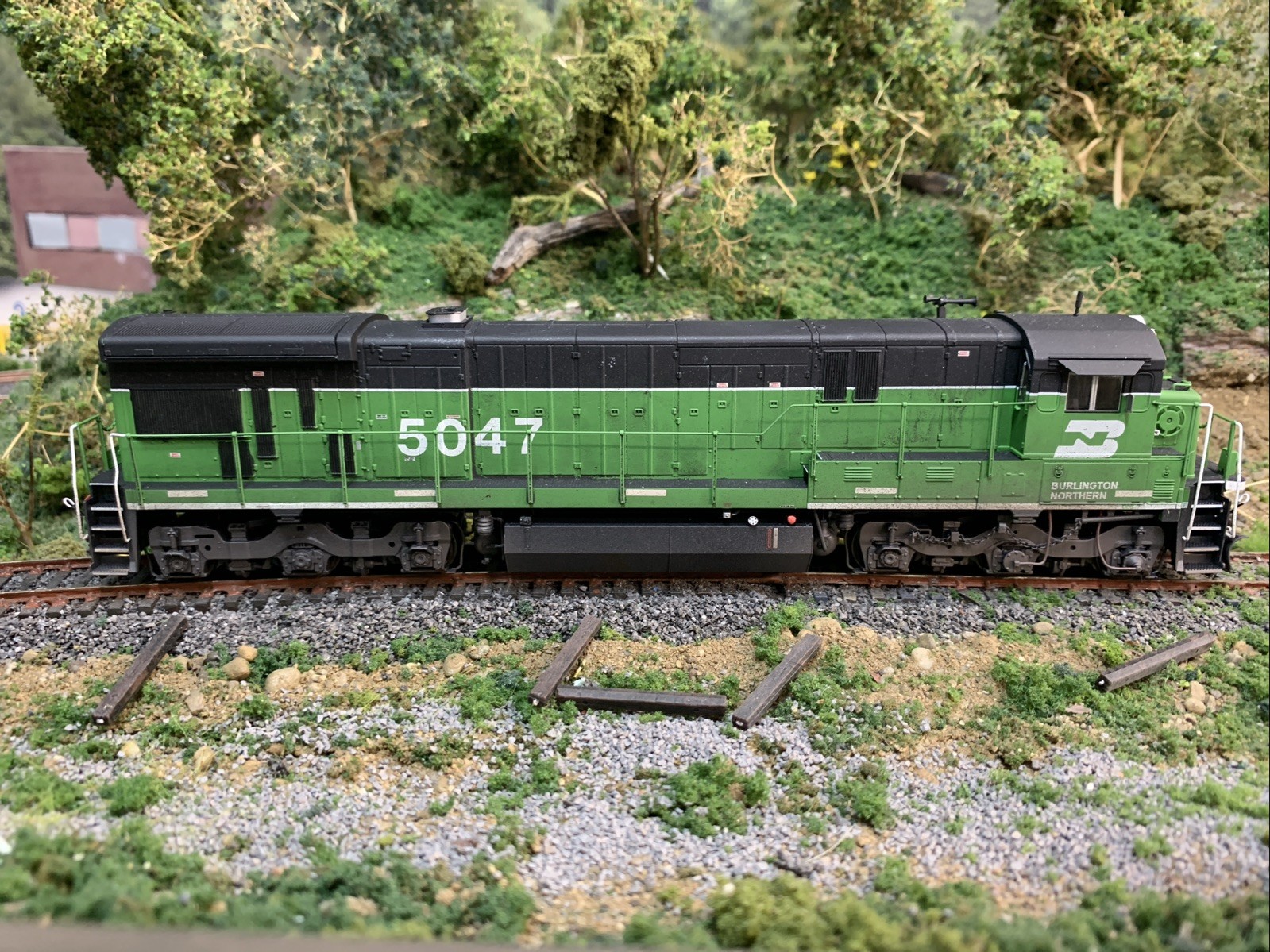 Rapido HO Burlington Northern C33-7 C36-7 #5047 DCC Sound Weathered BN BNSF