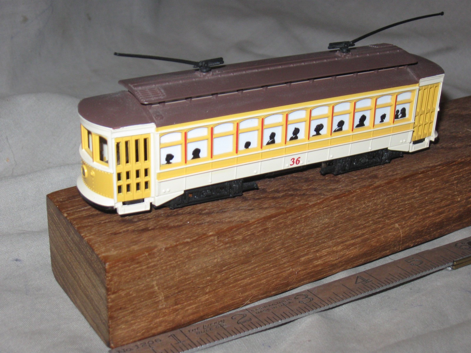 X4177 HO BACHMANN UNLETTEREED No. 36 BRILL 4 WHEEL TROLLEY