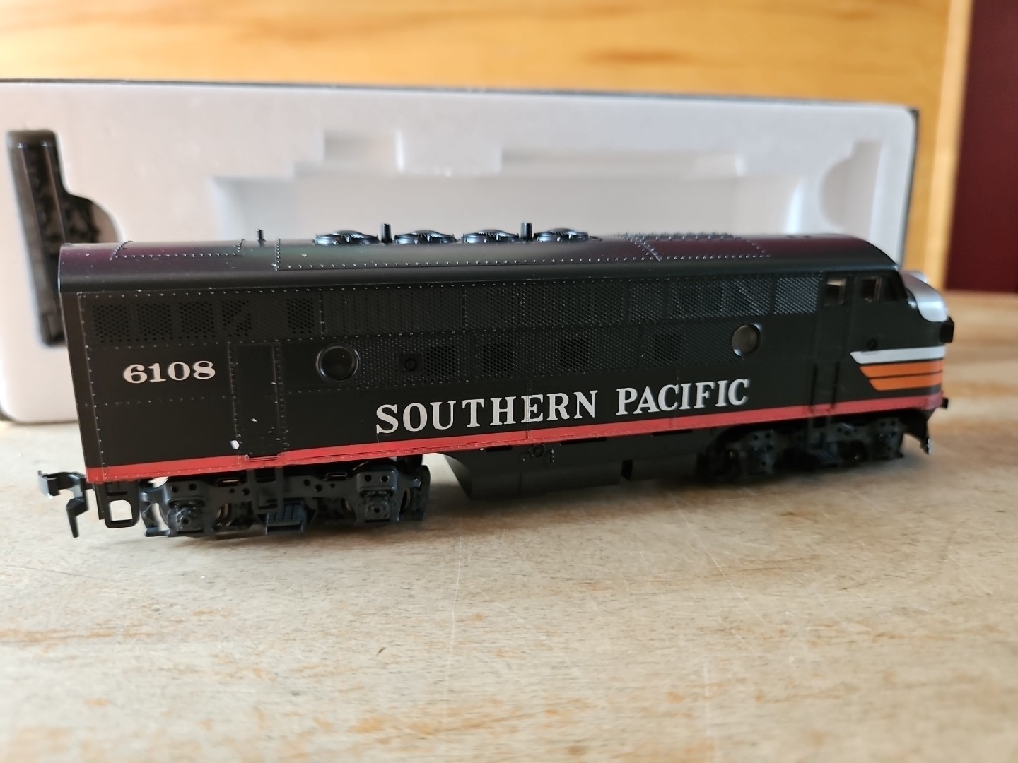 Stewart 8210 HO Southern Pacific Black Widow F3A #6108 Phase II Low Fans DC NEW