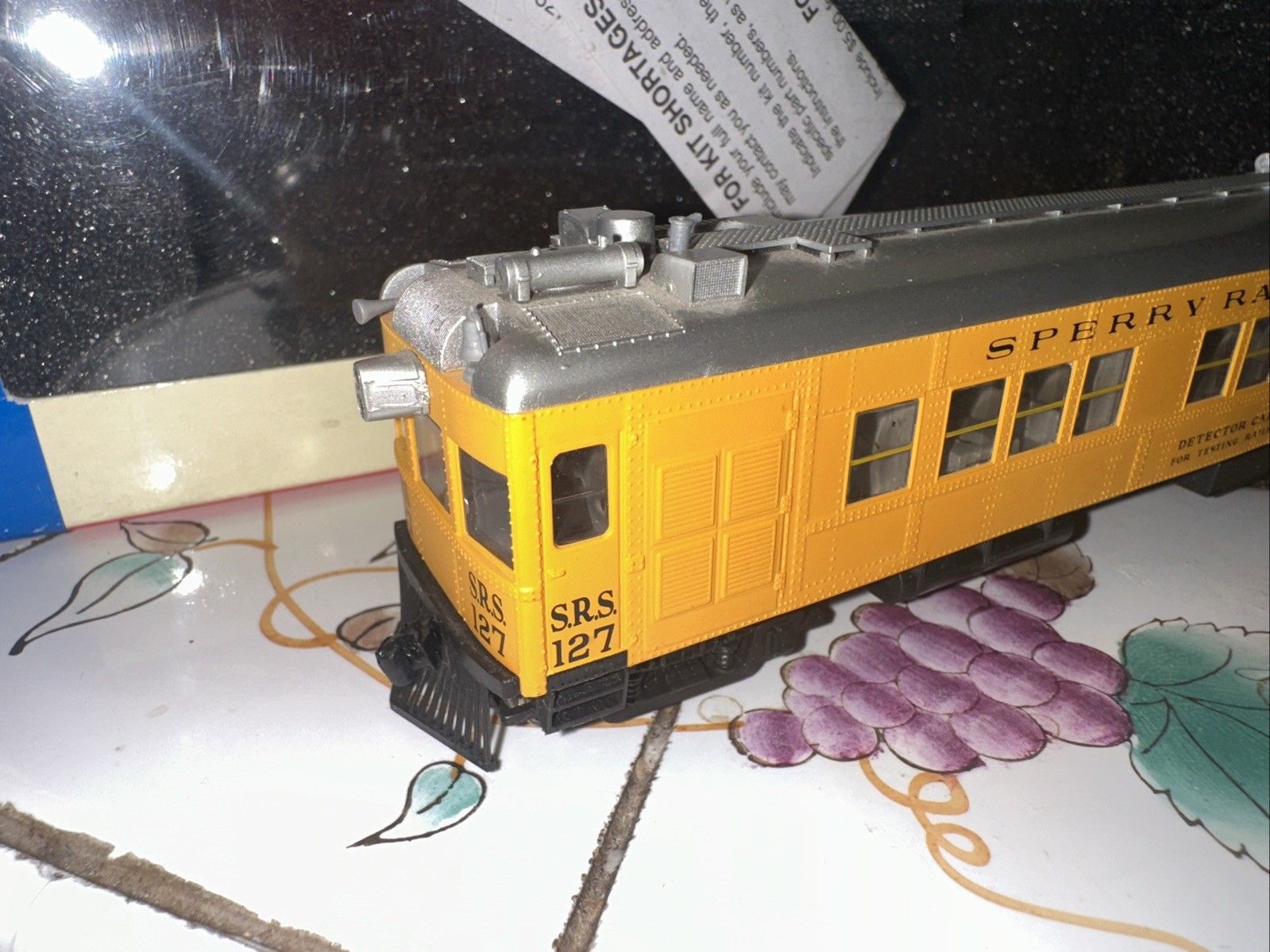 Walthers HO #932-6271 Sperry Rail Service (old) #127 Detector Car