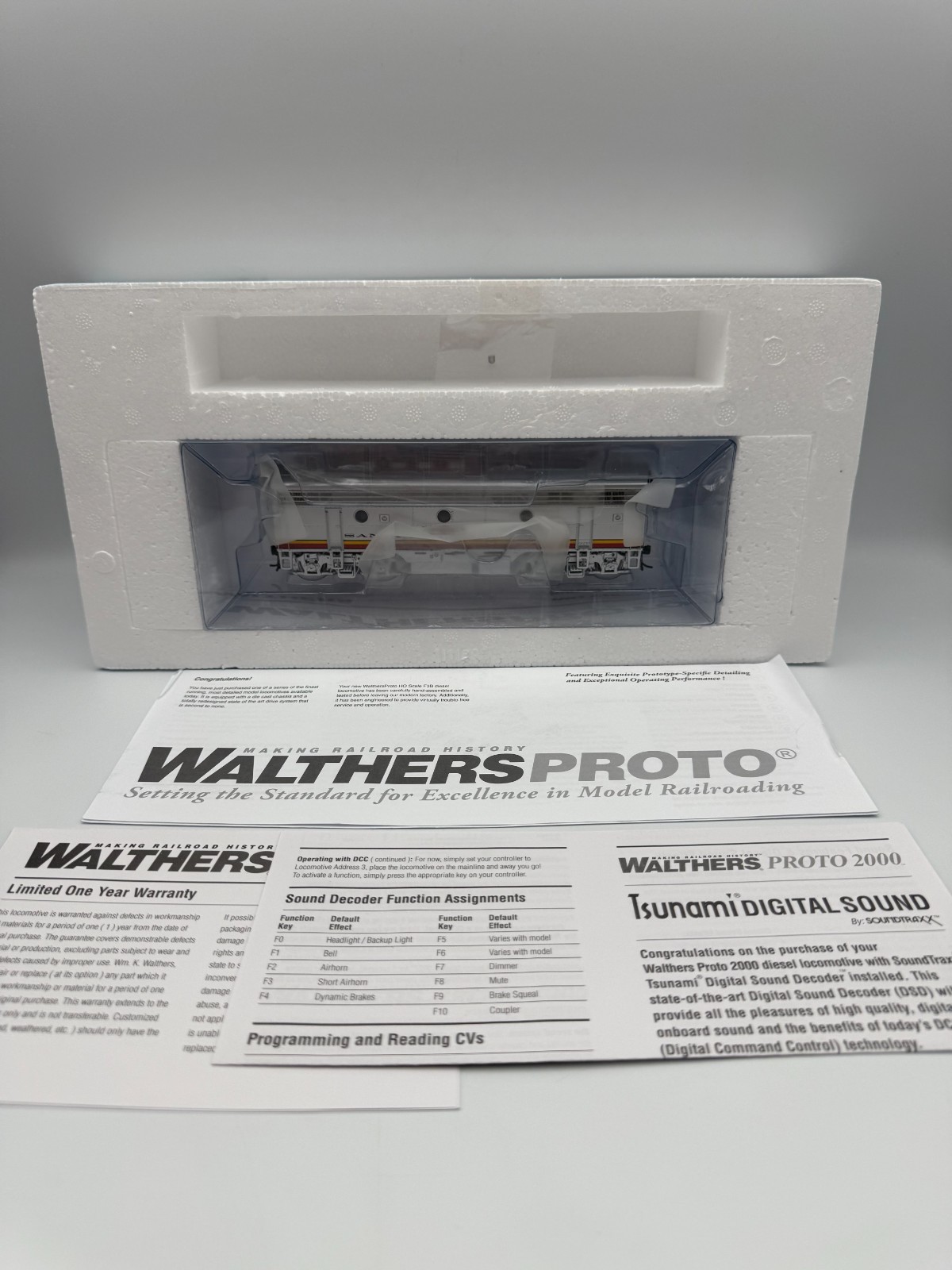 HO Walthers Proto 2000 Modernized F3B Santa Fe #16-A. Factory DCC/Sound. NIB