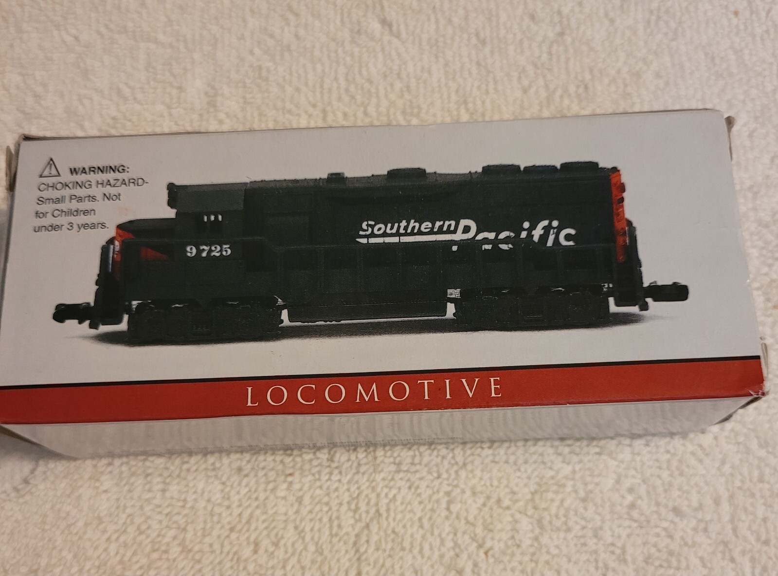 Southern Pacific Locomotive # 9725 Model Train 4.5” Collectible Toy