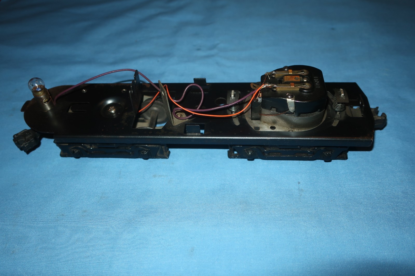 Lionel #200 Series Alco Chassis/Frame w/Motor. Runs well