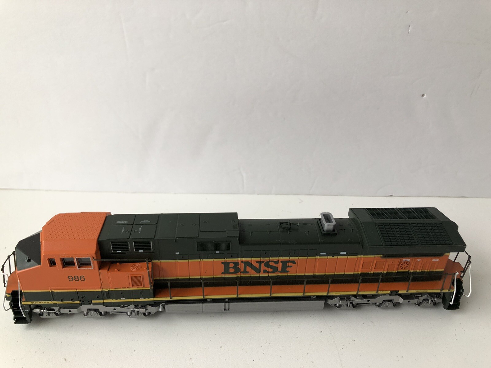 Athearn BNSF C44-9W #986 LED Lights Walkway HO Assembled
