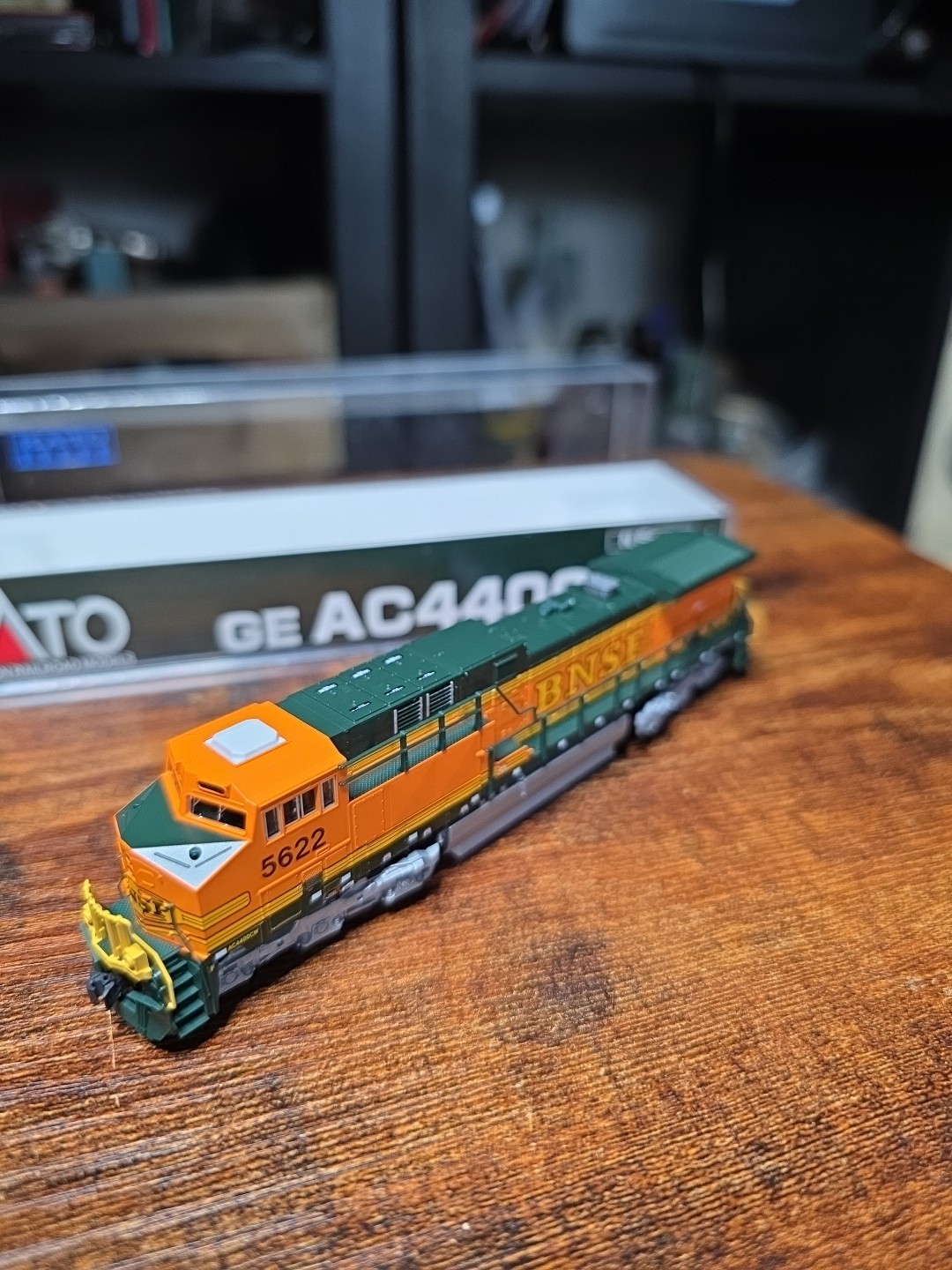 N Scale Kato 176-7111 BNSF Railway AC4400CW Diesel Locomotive #5622 New.