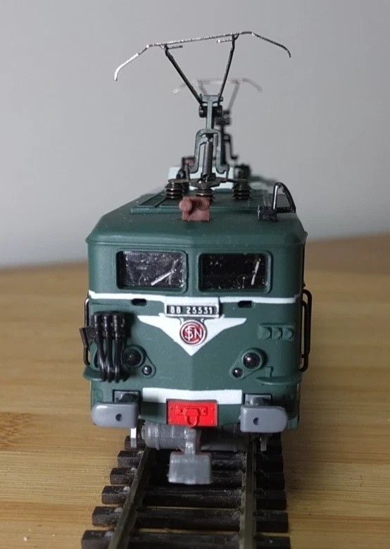 Jouef 8362 HO gauge SNCF BB 25500 electric loco in green livery