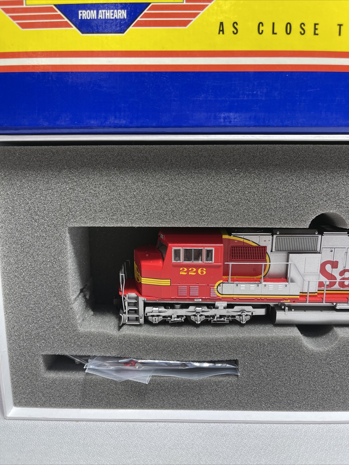 HO Scale Athearn Genesis G6137 Santa Fe SD75M Diesel Locomotive #226