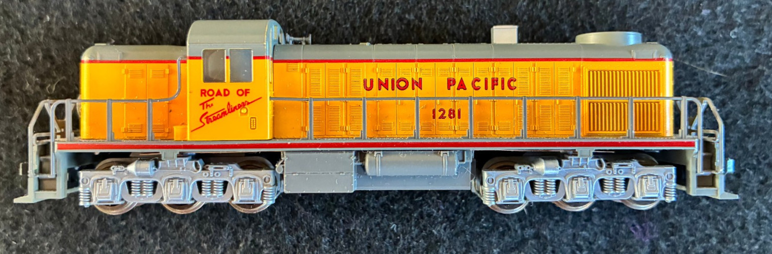 KATO N-SCALE 176-4305 LOCOMOTIVE, DIESEL, ALCO RSC-2 UNION PACIFIC #1281