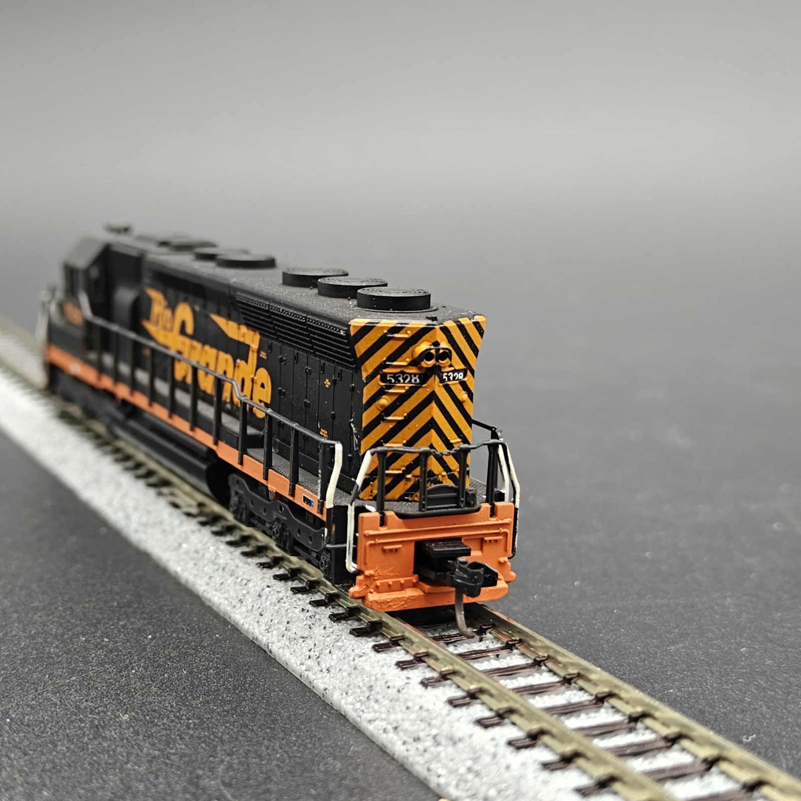 KATO D&RGW Rio Grande EMD SD45 Locomotive #5328 N Scale Tested Japan Read