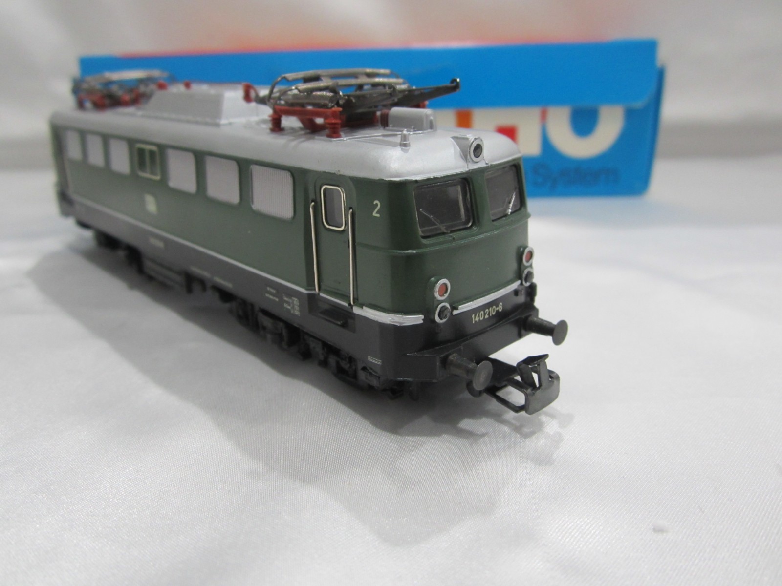 Marklin 3040 HO DB Electric Locomotive, 3 Rail AC (Analogue)