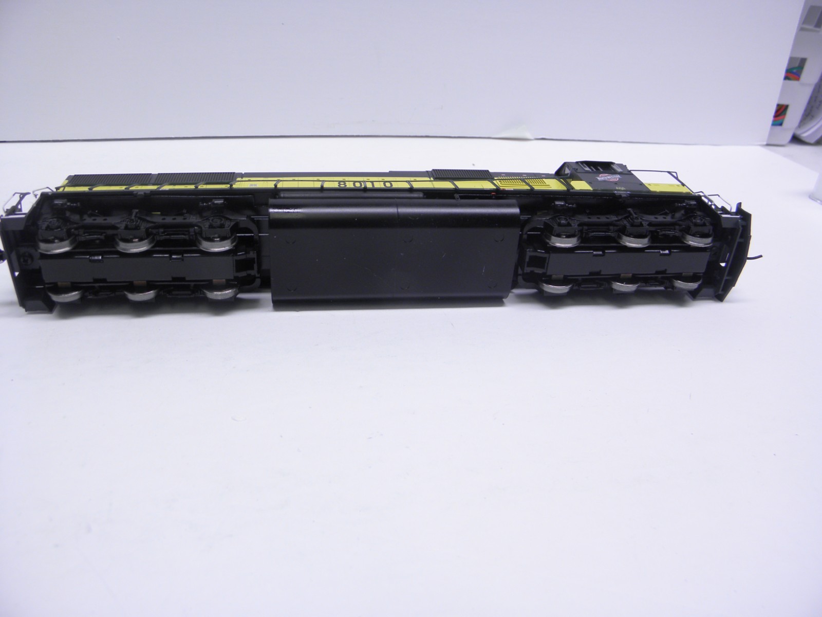 ATHEARN SD-60 CHICAGO & NORTHWESTERN #8010 – HO SCALE CHECKED & RUNS DCC PLUG