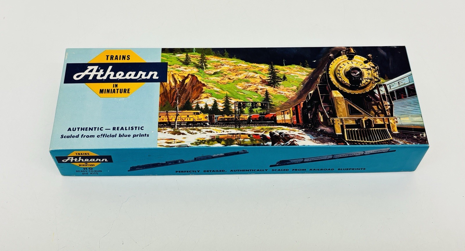 Athearn HO CNW GP50 Dummy Non-Powered Diesel Locomotive 4678 New