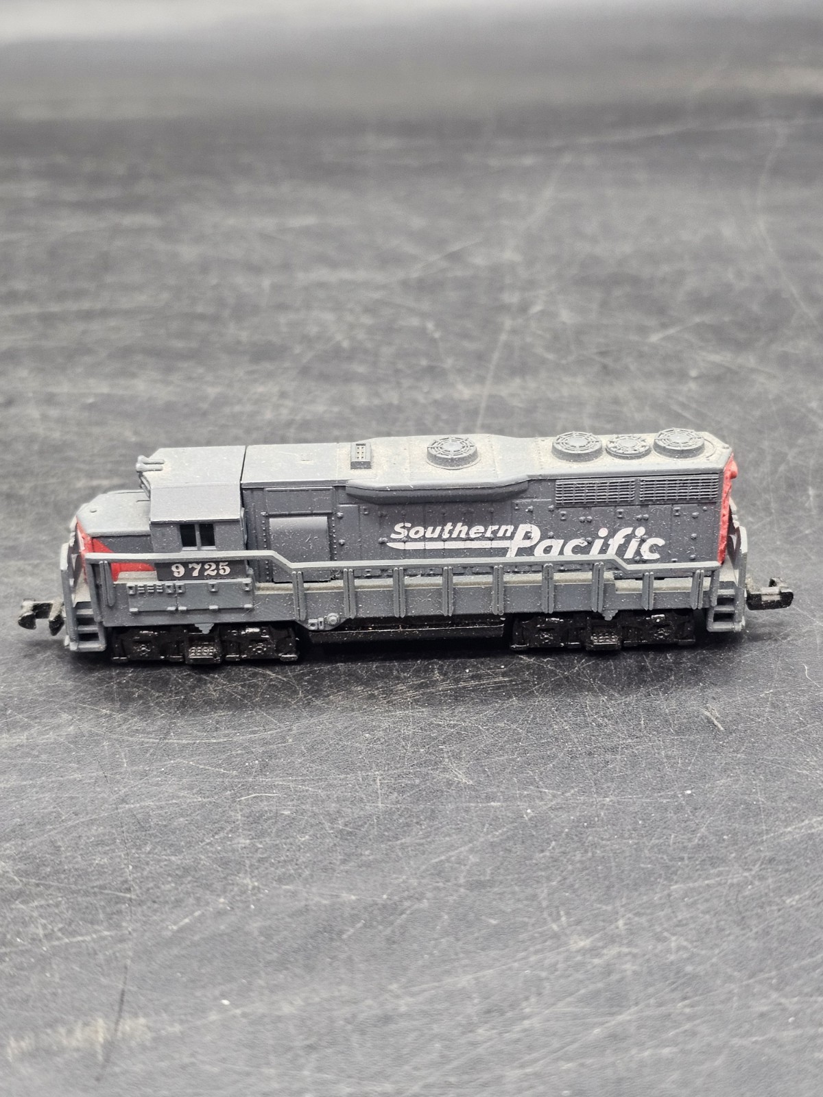 Southern Pacific 9725 N Scale Dummy Locomotive Model Train No 418 High Speed