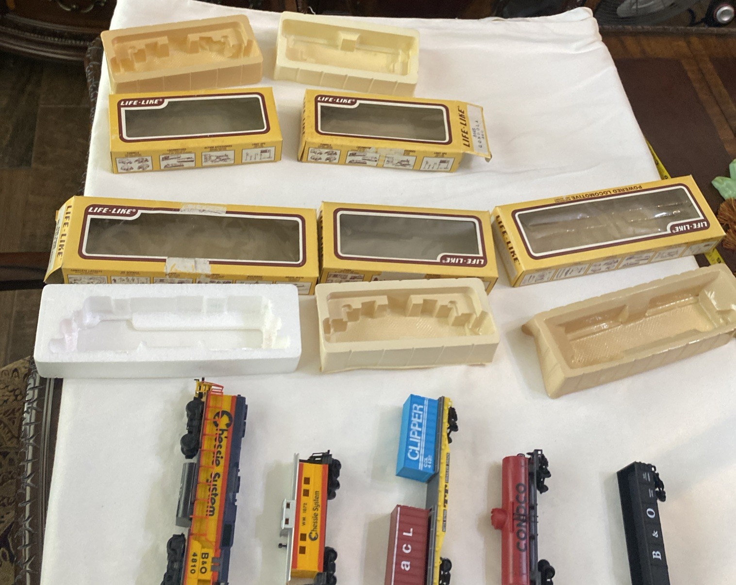 Vintage Life-Like Chessie System B&O 4810 Train Locomotive & 4 Cars in Boxes