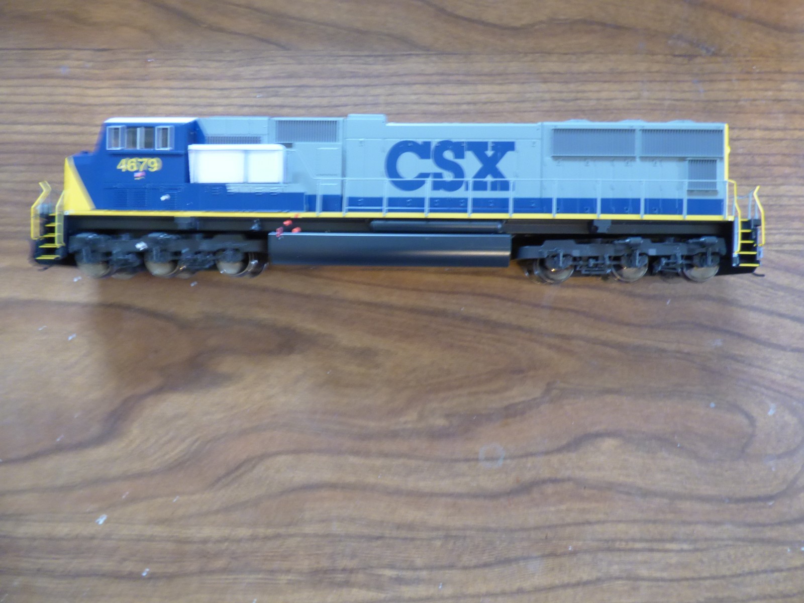 CSX EMD SD70M engine