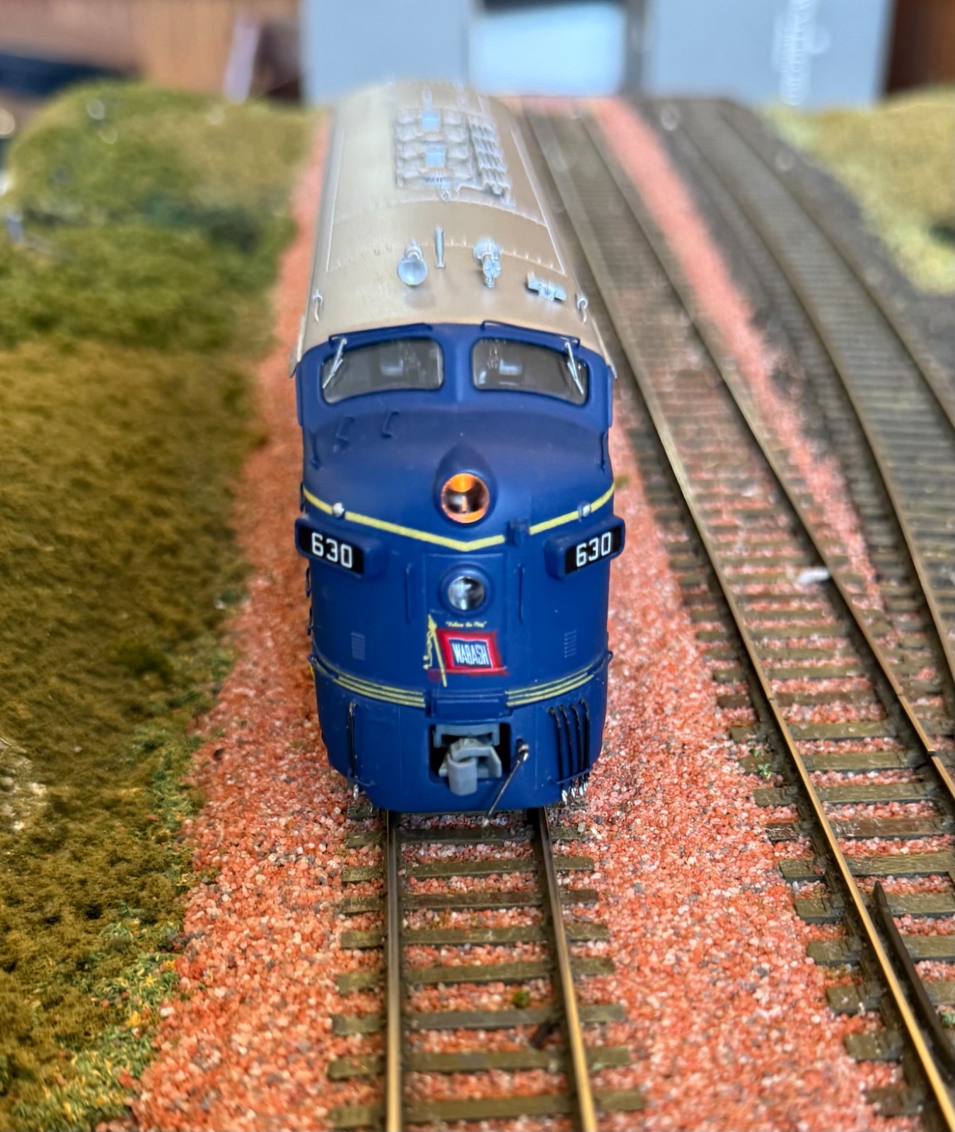 HO Stewart/Kato F7Am. Dual Headlight. Custom Finished as Wabash #630. IOB.