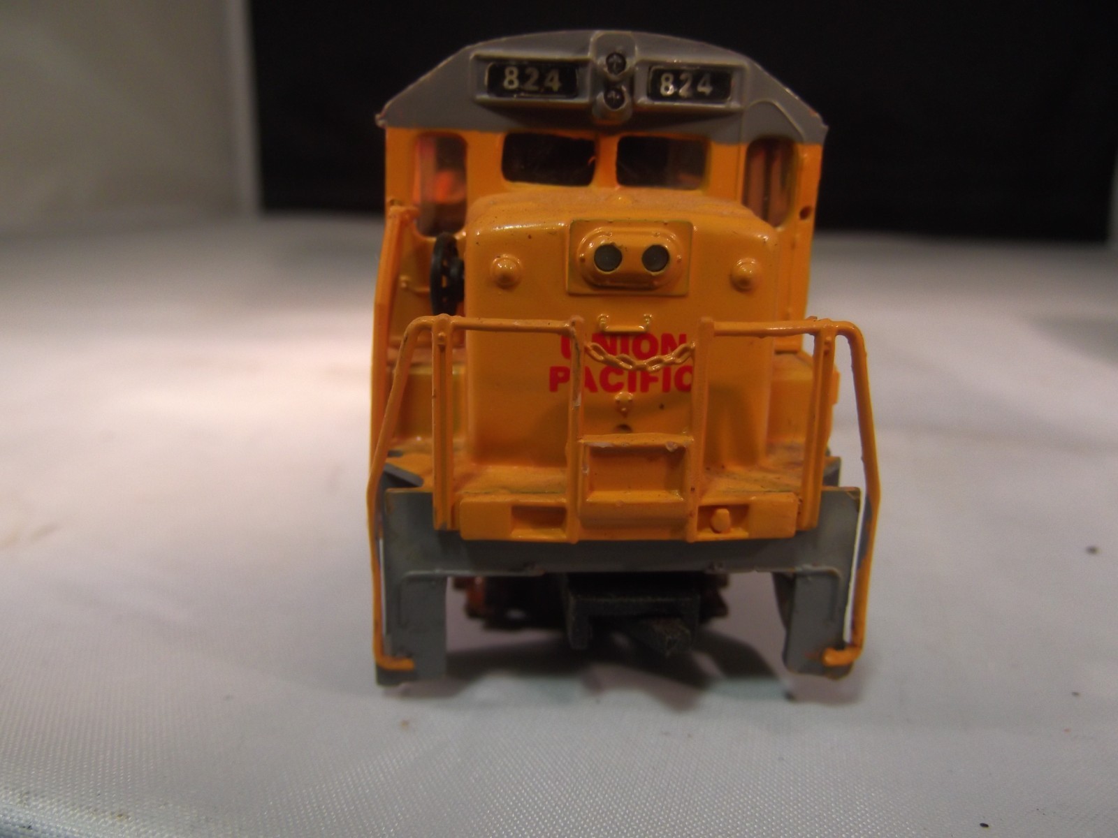 HO Scale Bachmann Locomotive Engine for Repair and a Brass Caboose from Japan