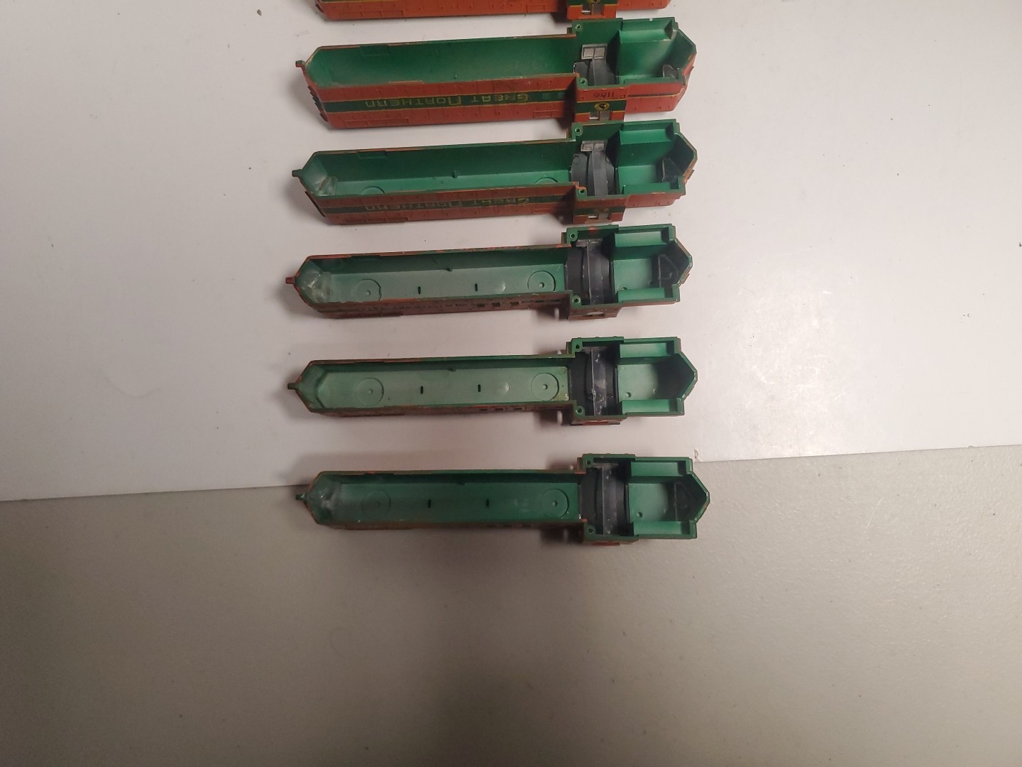 HO Scale / UNBRANDED / DIESEL / GREAT NORTHERN 1186 SHELL ONLY Lot Of 10