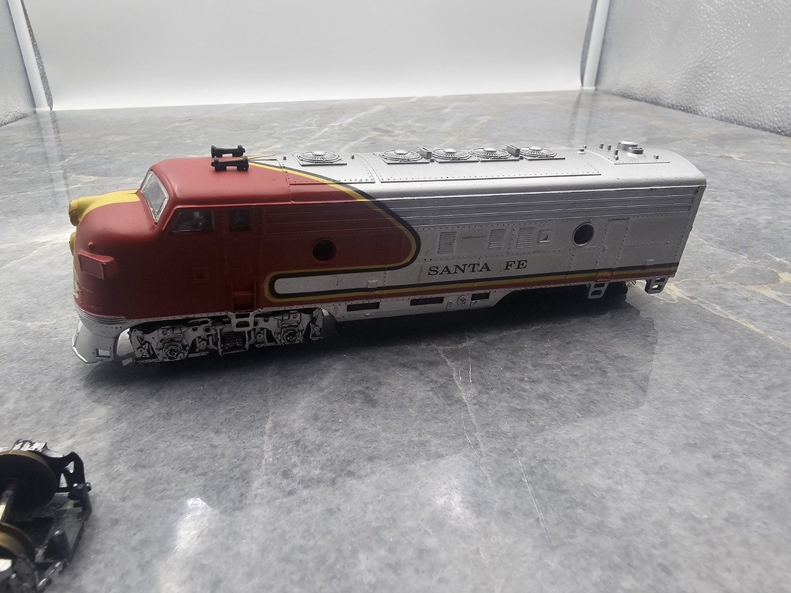 HO Train Life-Like Santa Fe F7 Powered Engine
