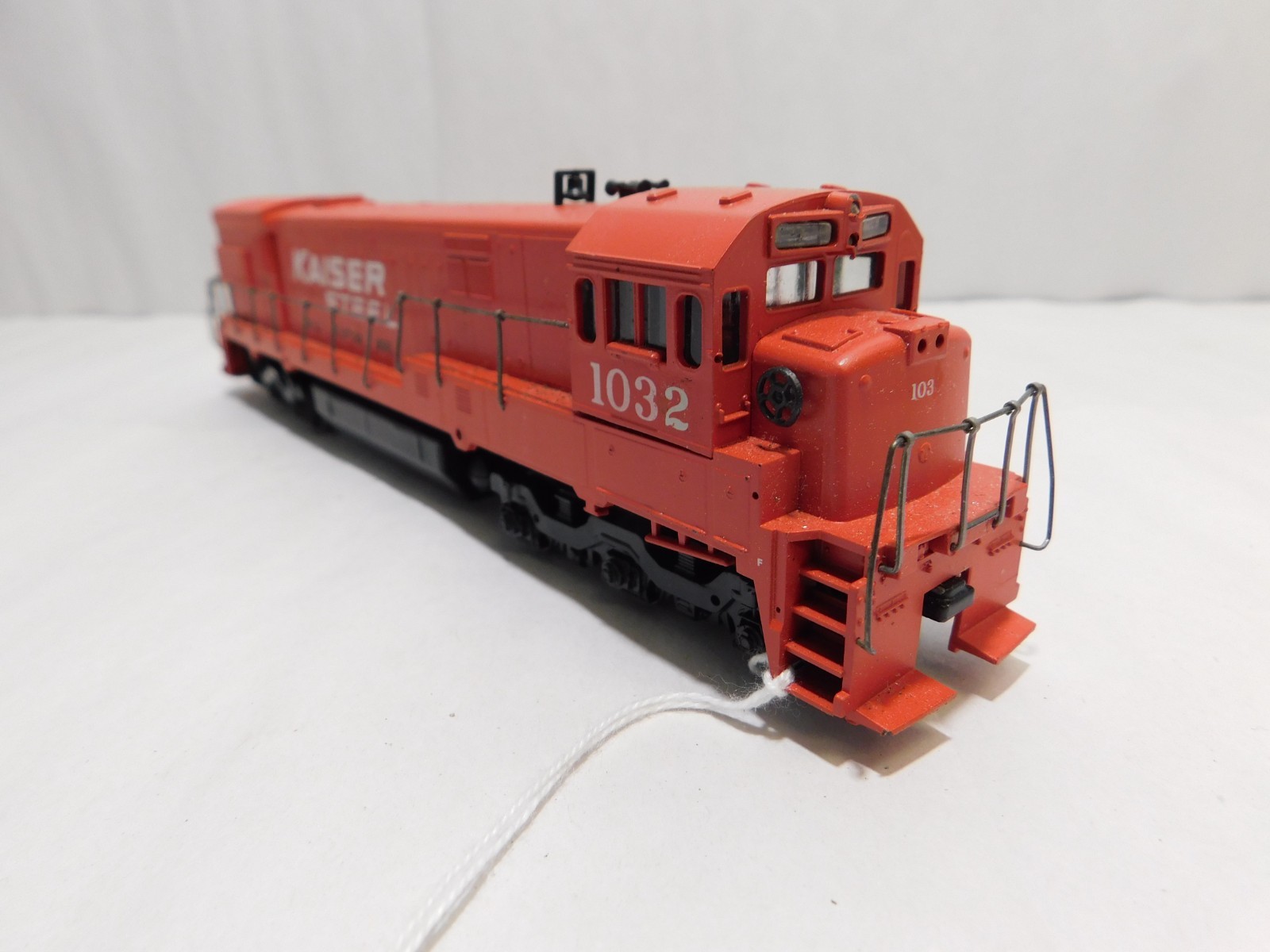 Athearn HO Scale Diesel Locomotive, DC, Kaiser Steel #1032, No Box