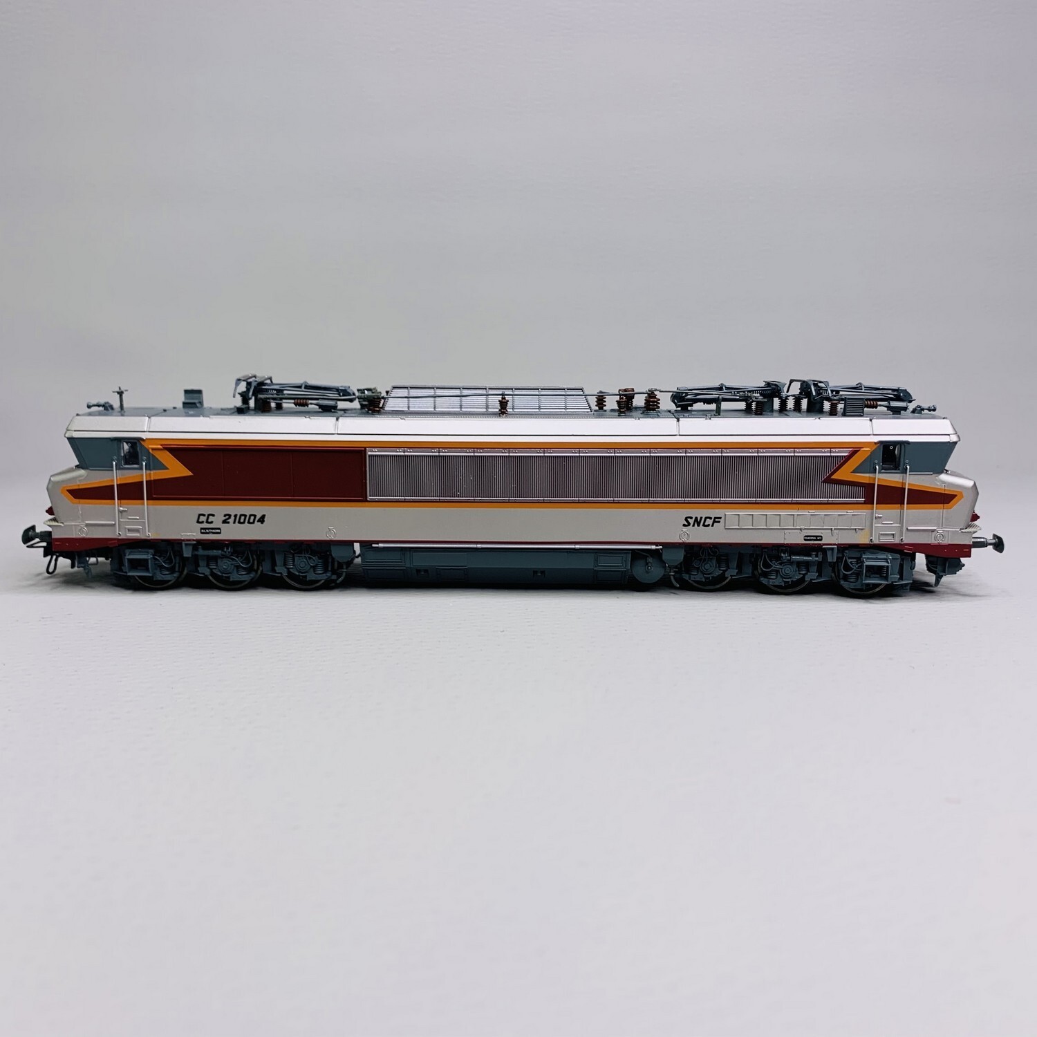 Jouef HJ2422 CC 21004 Grand Confort Livery Inox/Red/Orange, Sncf