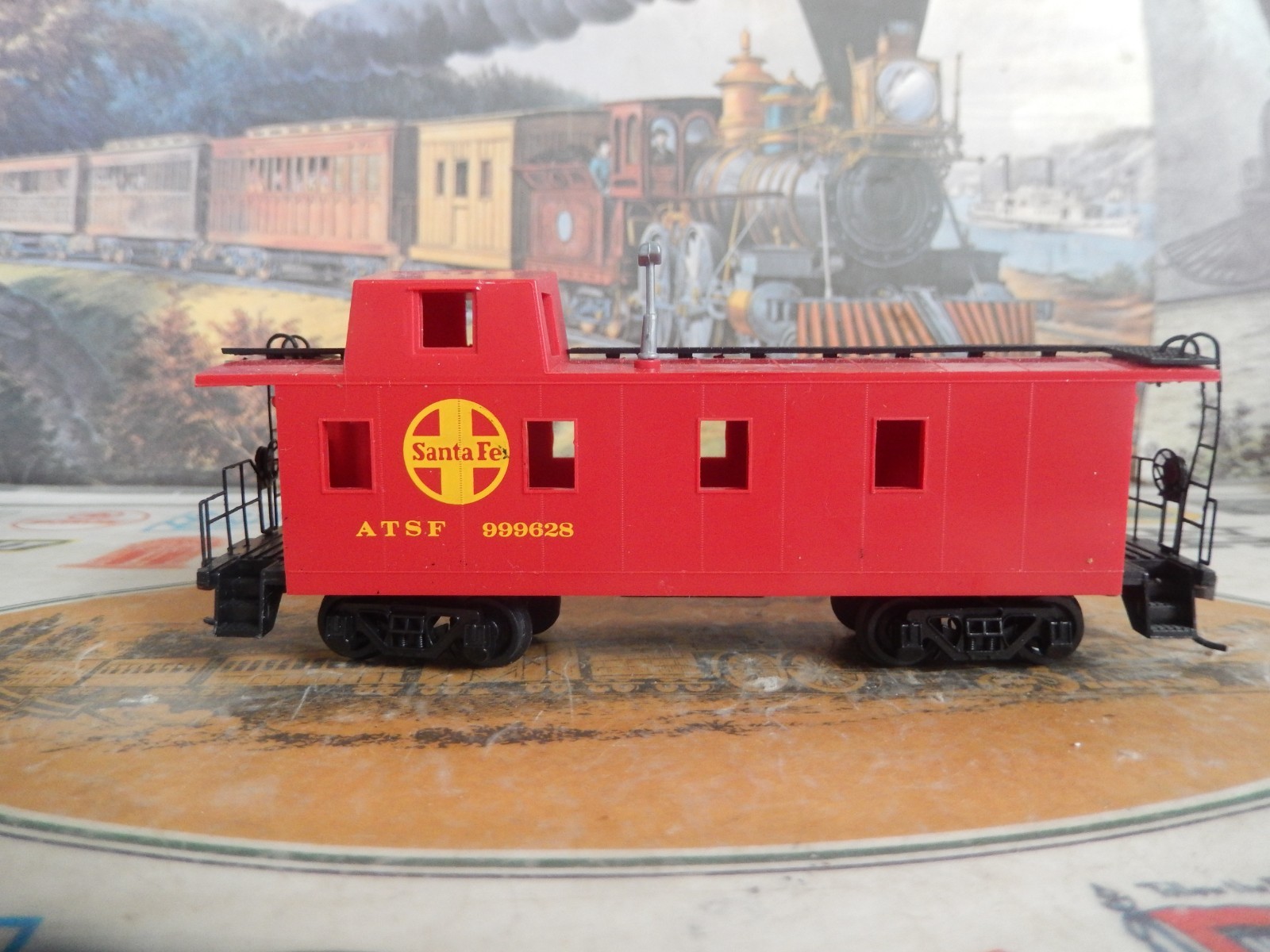 HO Scale Bachman ATSF Santa Fe Caboose#999628 has Knuckles ****NICE LQQK***