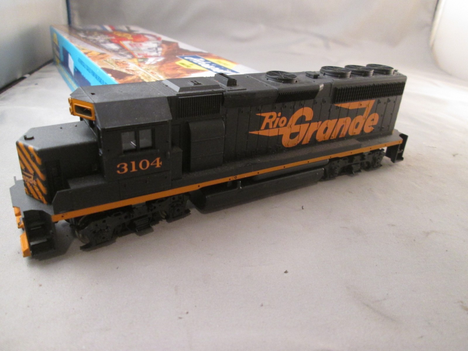 HO ATHG64550 Rio Grande GP40-2 #3104 Loco new good condition