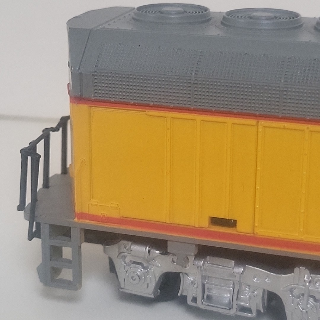 UNTESTED HO Scale Union Pacific 3901 yellow gray 1:87 scale Locomotive “AS IS”
