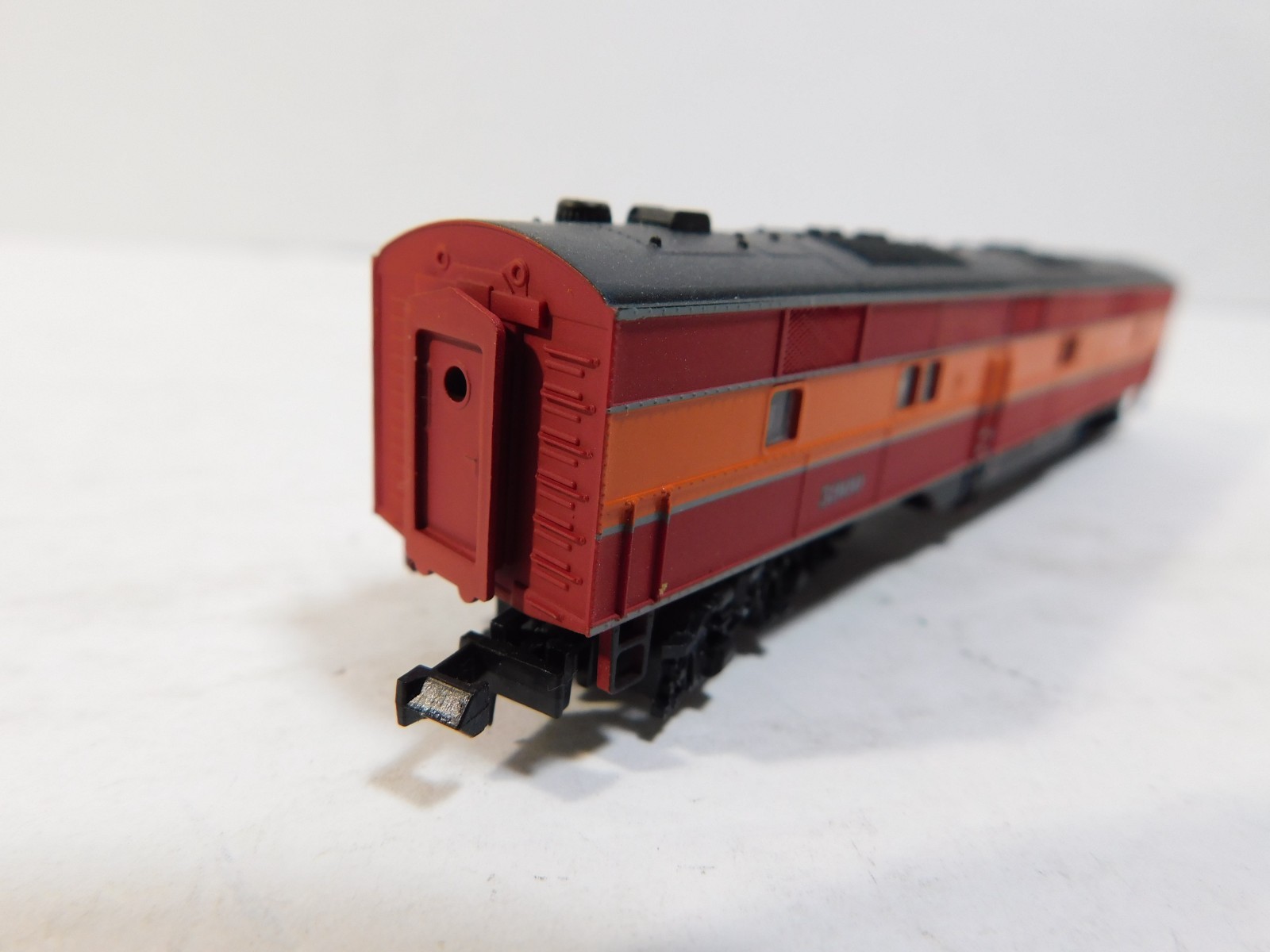 Life-Like N Scale 7045 E7 B Locomotive #5900 Red Orange (LL-7045)