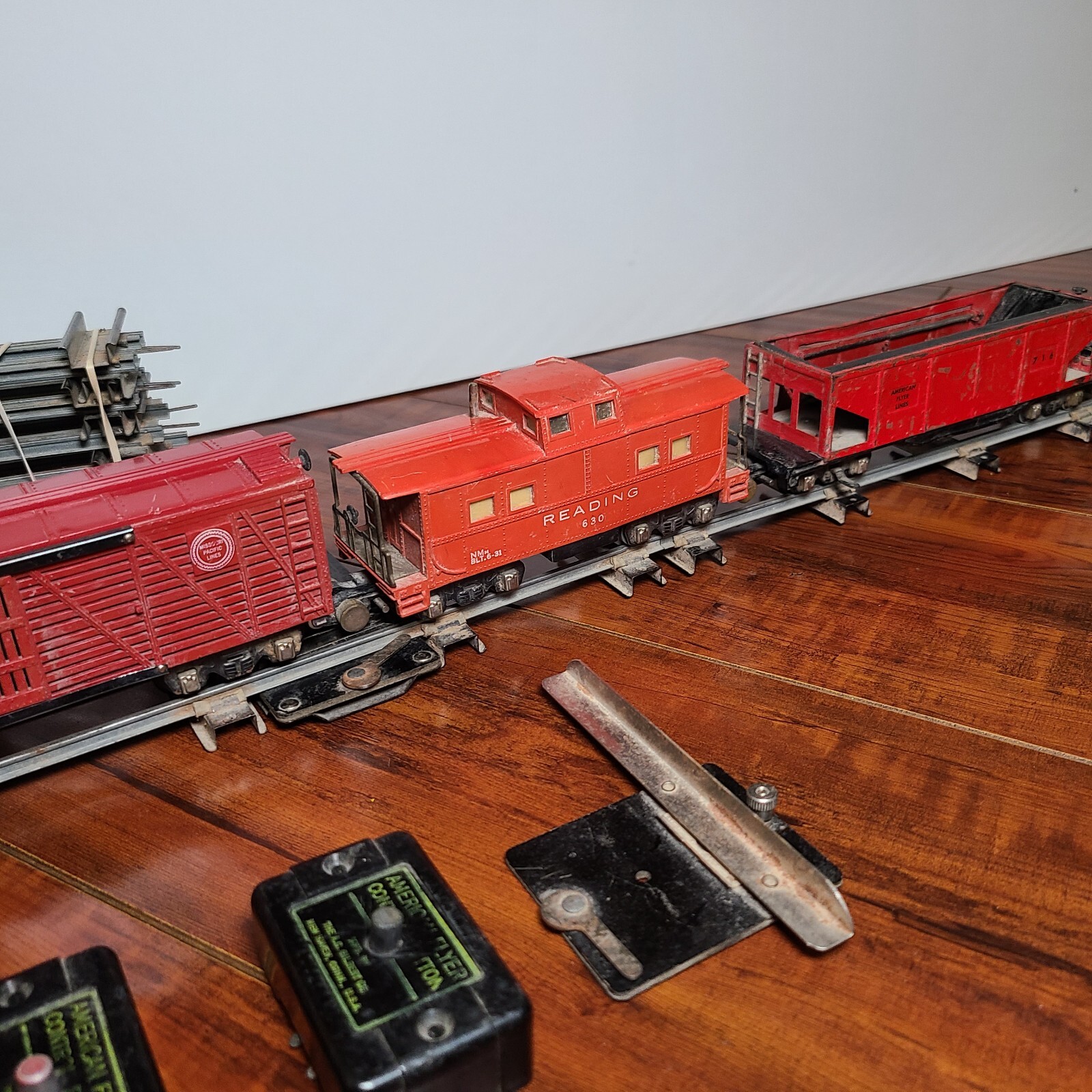 ANTIQUE 1940’s AMERICAN FLYER 322 4-6-4 STEAM LOCOMOTIVE & TENDER + TRACKS