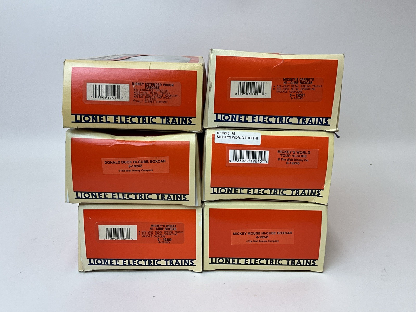LIONEL 6-18311 DISNEY MICKEY MOUSE EP-5 ELECTRIC ENGINE, 5 BOXCARS & CABOOSE