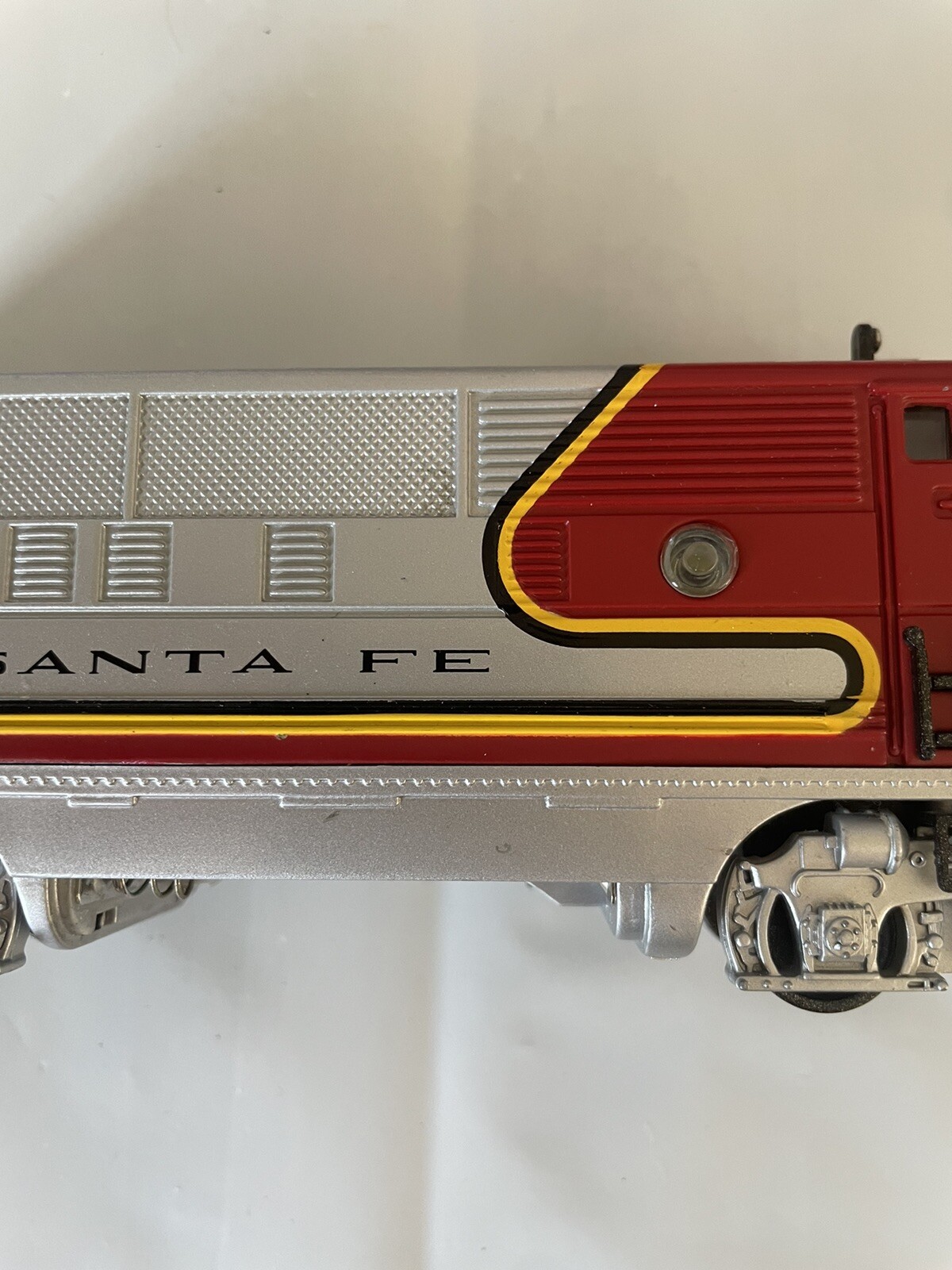 Untested On Track – Has Light And Sound – Lionel Santa Fe 2343 Model Train