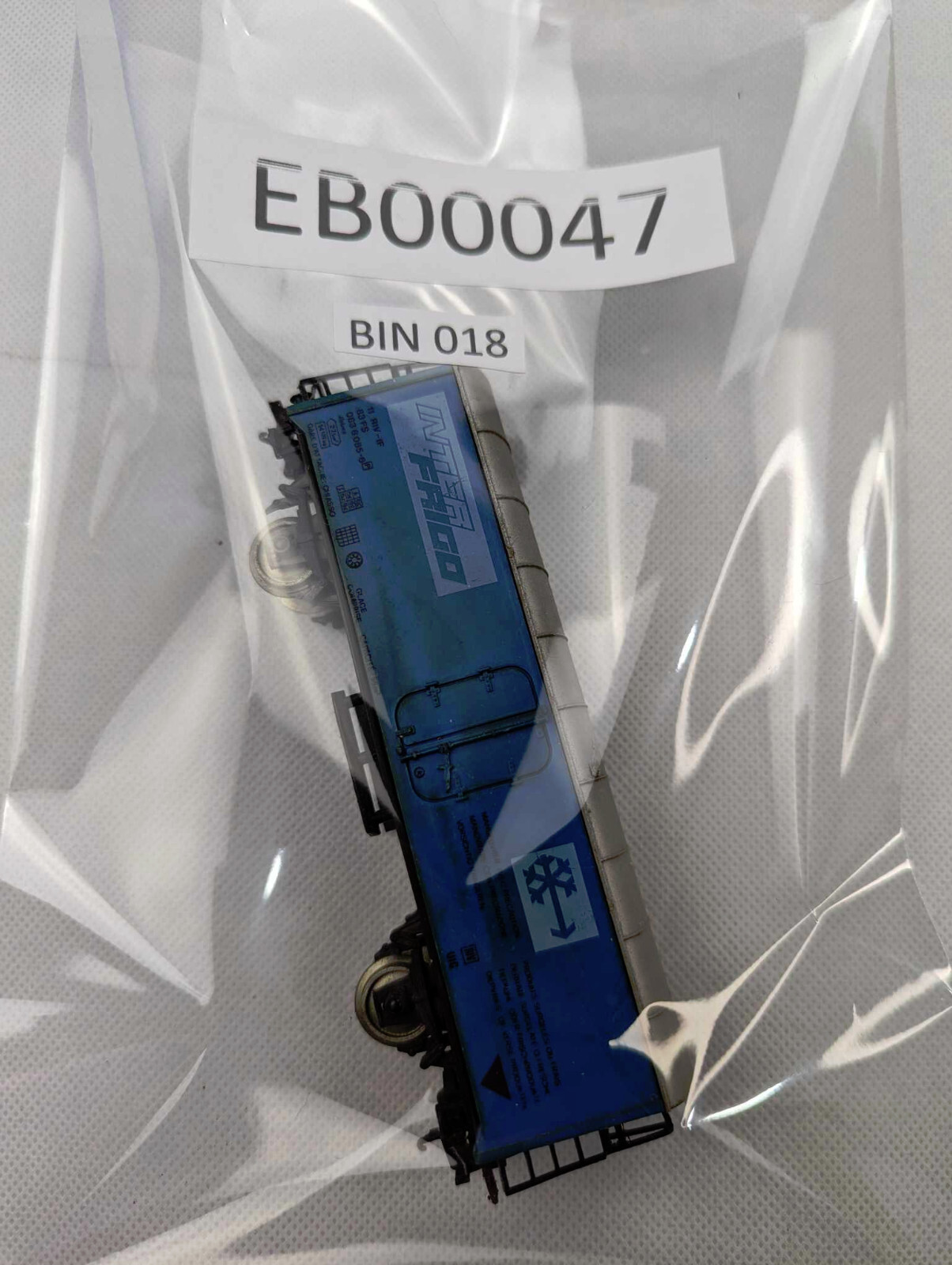 TRAIN WAGON SINGLE METAL AXLE METAL WHEELS BLUE 2013 EB00047 BIN 018