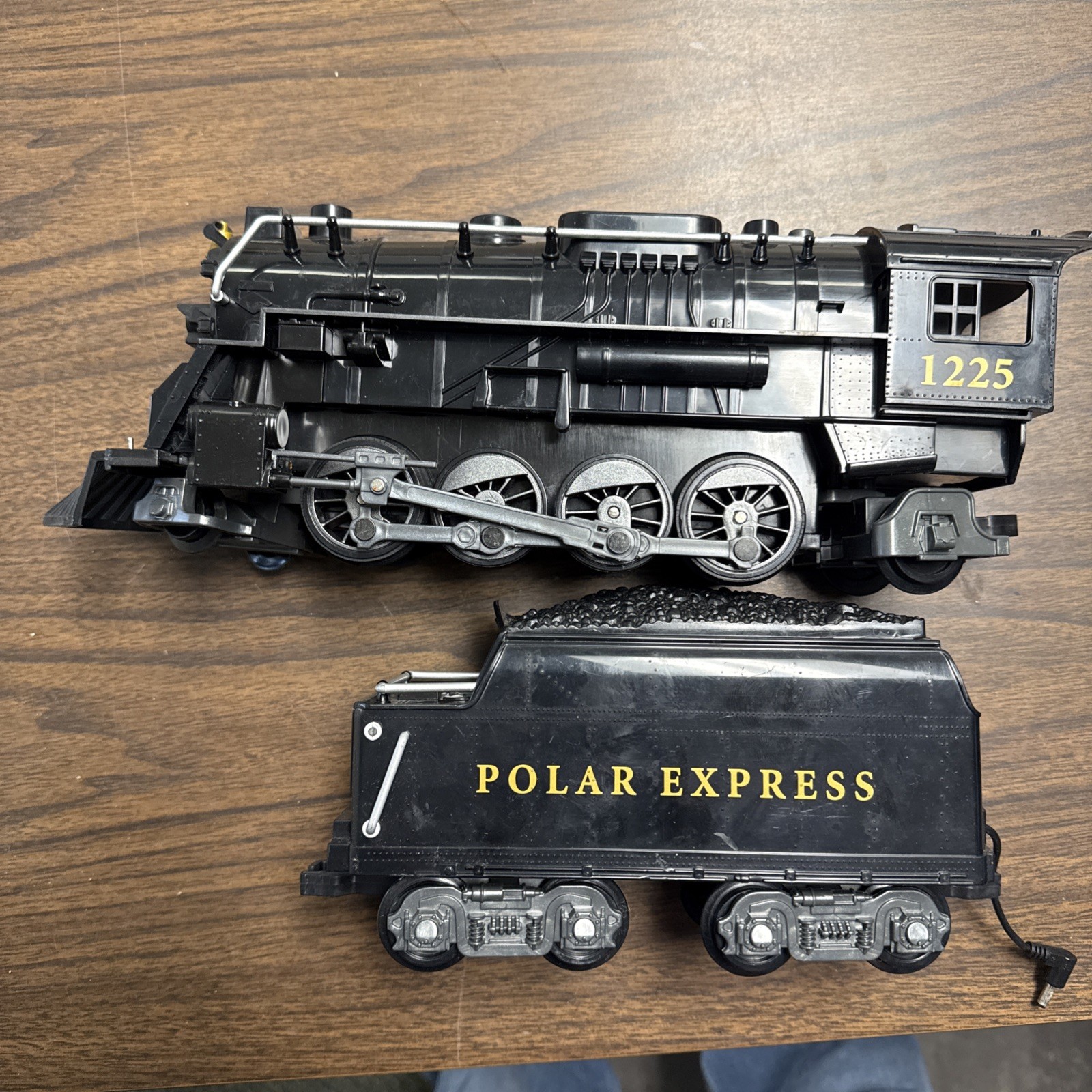 Lionel O Polar Express Berkshire Steam Locomotive & Tender #1225 15012EL Battery