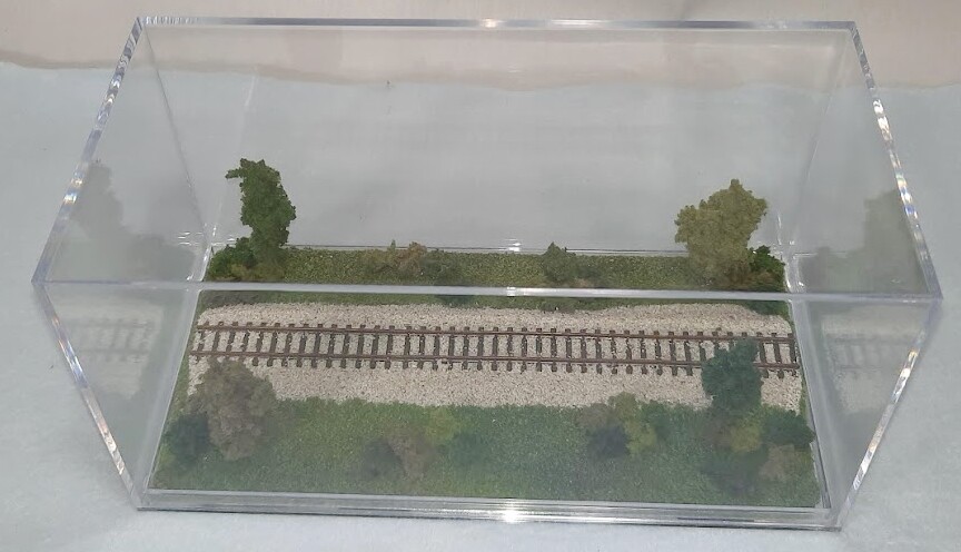 N SCALE – SINGLE TRACK 8″ – DISPLAY CASE- “SUMMER SCENE” -FOR ANY N TRAINS