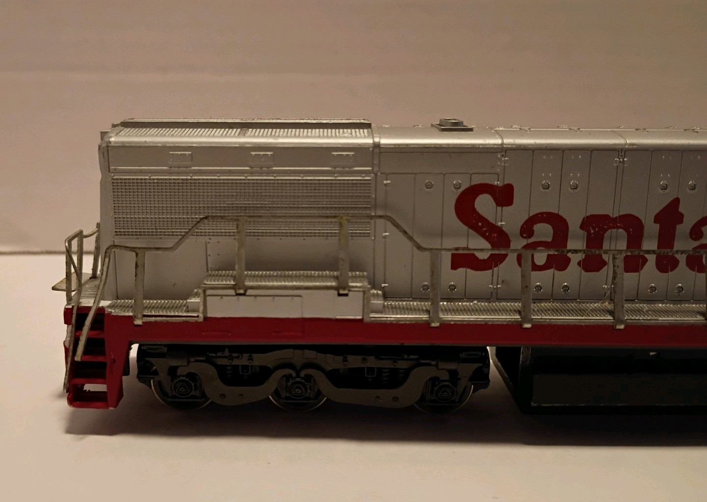 Bachmann GE U36B Diesel Locomotive. Santa Fe #350. Nice Shell!