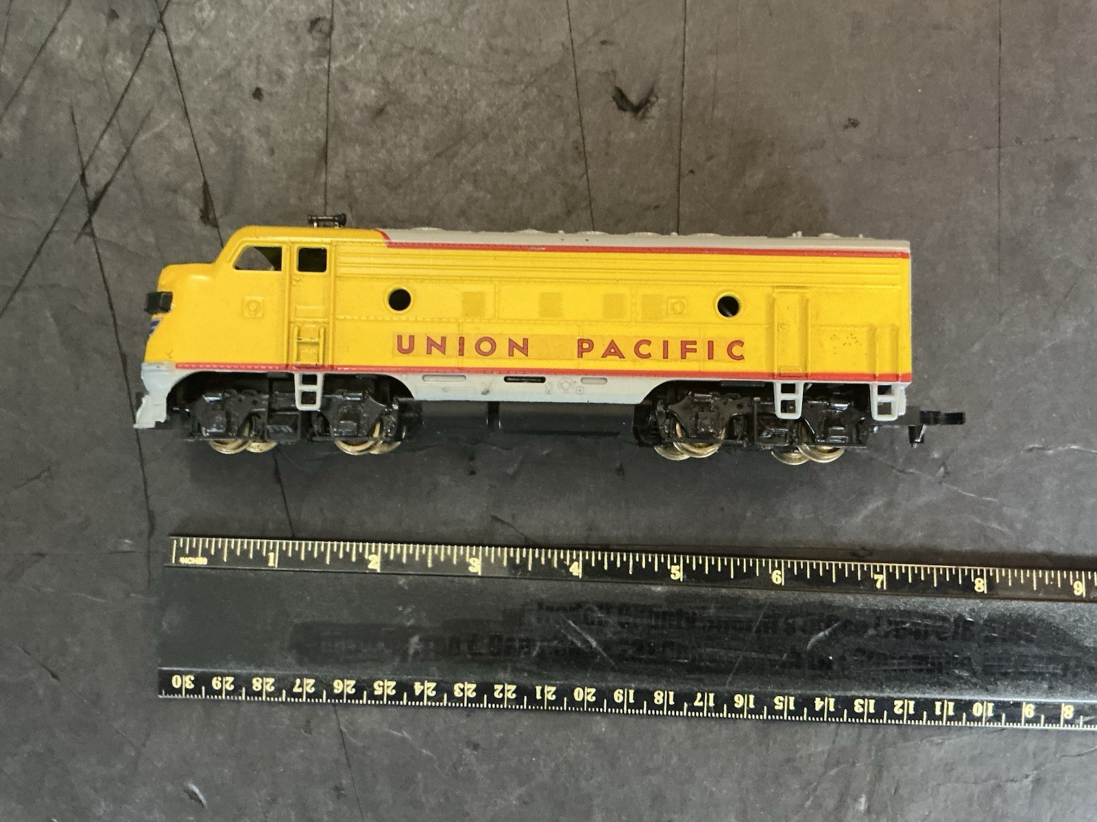 REVELLE HO UNION PACIFIC LOCOMOTIVE 1957