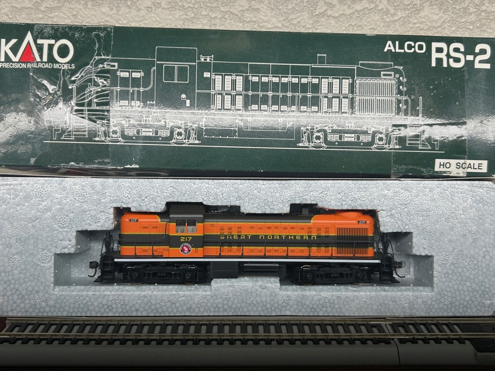 GREAT NORTHERN – ALCO RS-2 ROAD SWITCHER LOCO DC/DCC Ready HO Scale NEW KATO OOP
