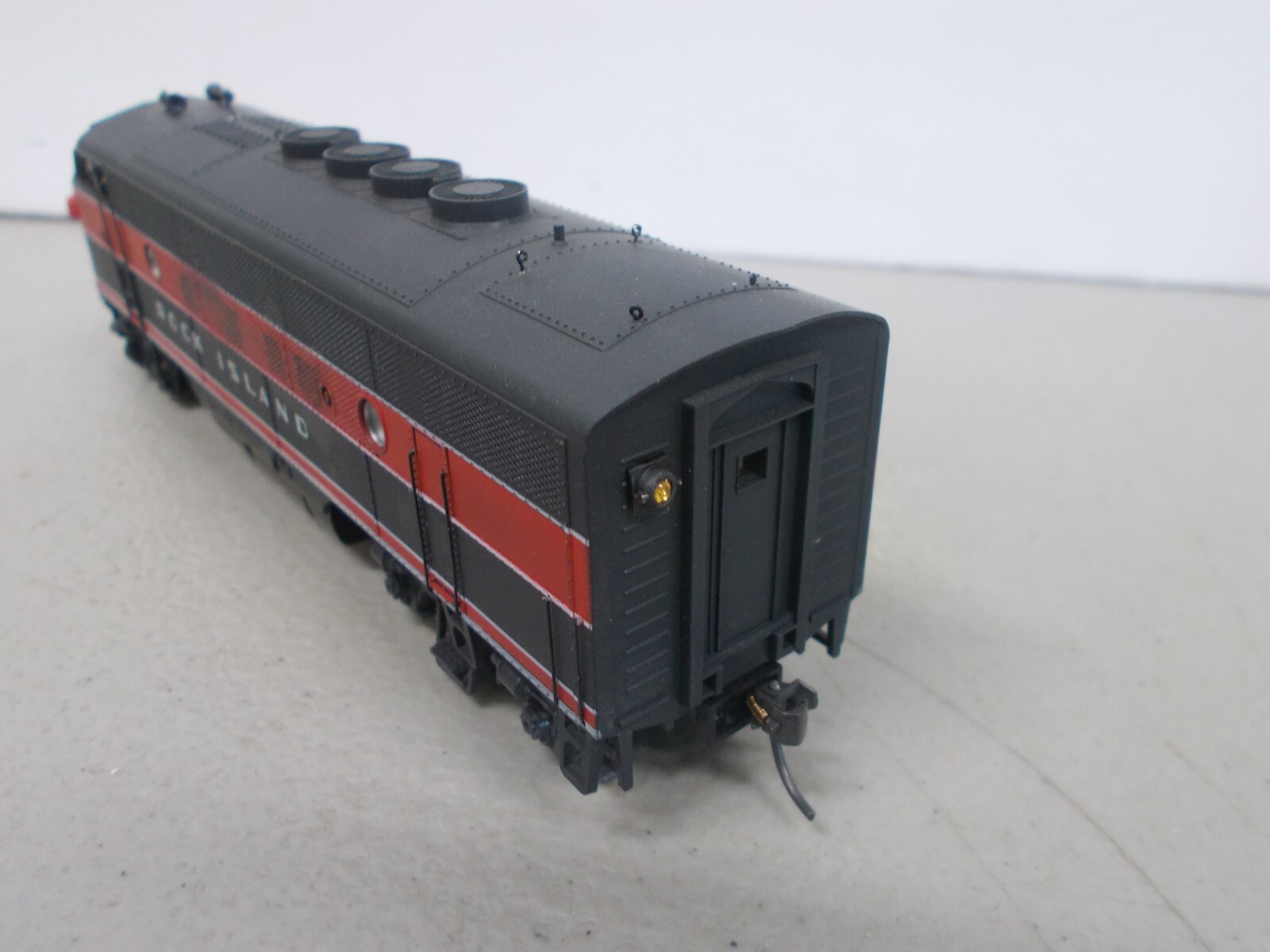 STEWART/KATO-#8530-ROCK ISLAND-F3A PHASE 11 POWERED-LOCOMOTIVE-LOT B-HO SCALE