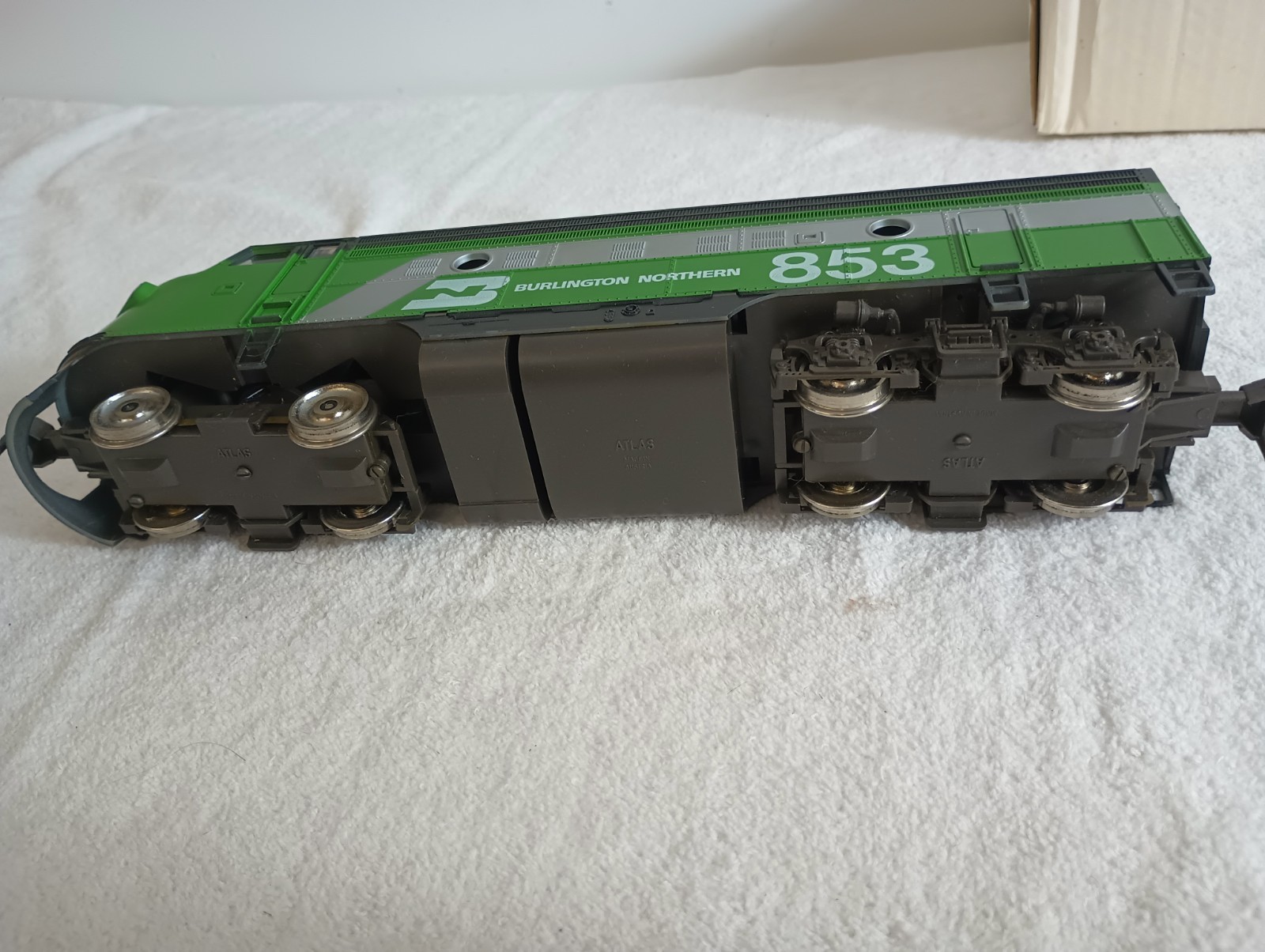 AHM 5015 HO Burlington Northern Alco Century 424 Locomotive #853 Green Works