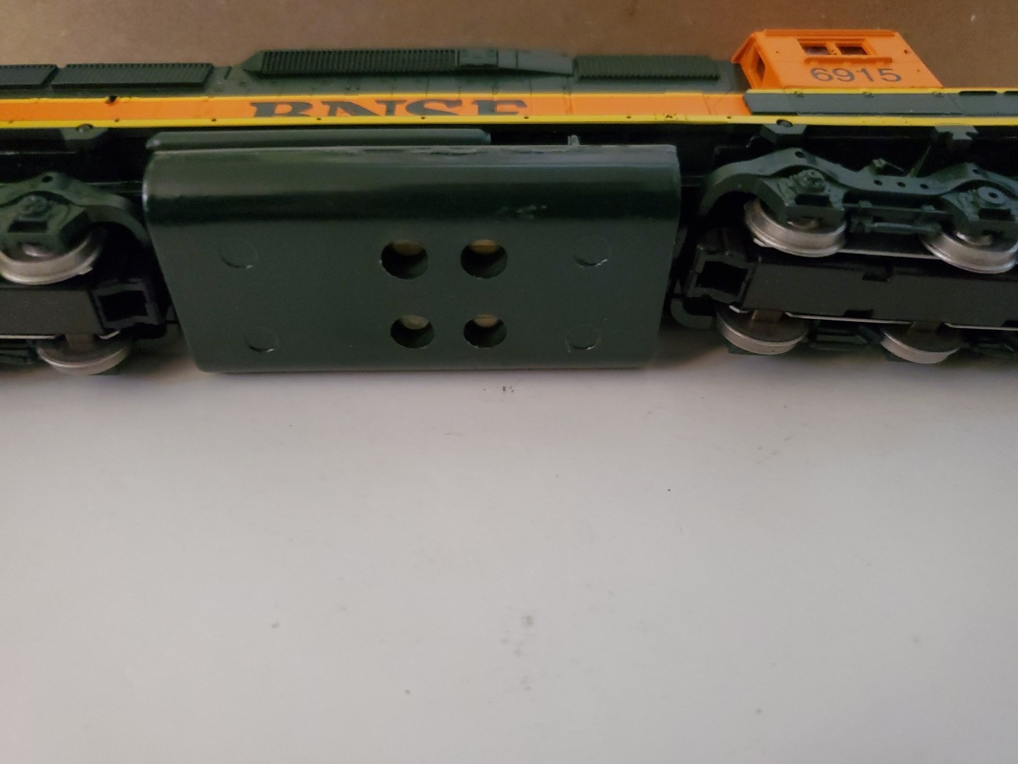 HO ATHEARN 4432 SD40-2 POWER BNSF # 6915, JORDAN SPREADER UNDECORATED 932-5350