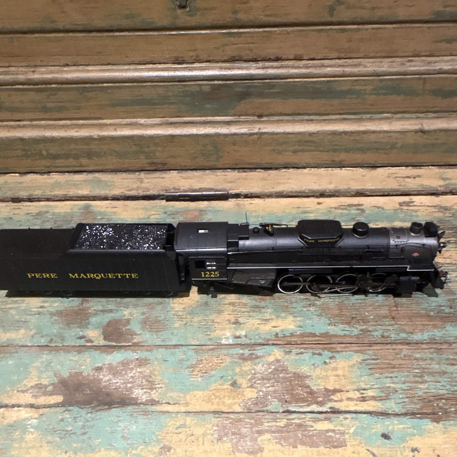 Working Pere Marquette Bachmann 1225 HO 2-8-4 Steam Locomotive w Tender DC