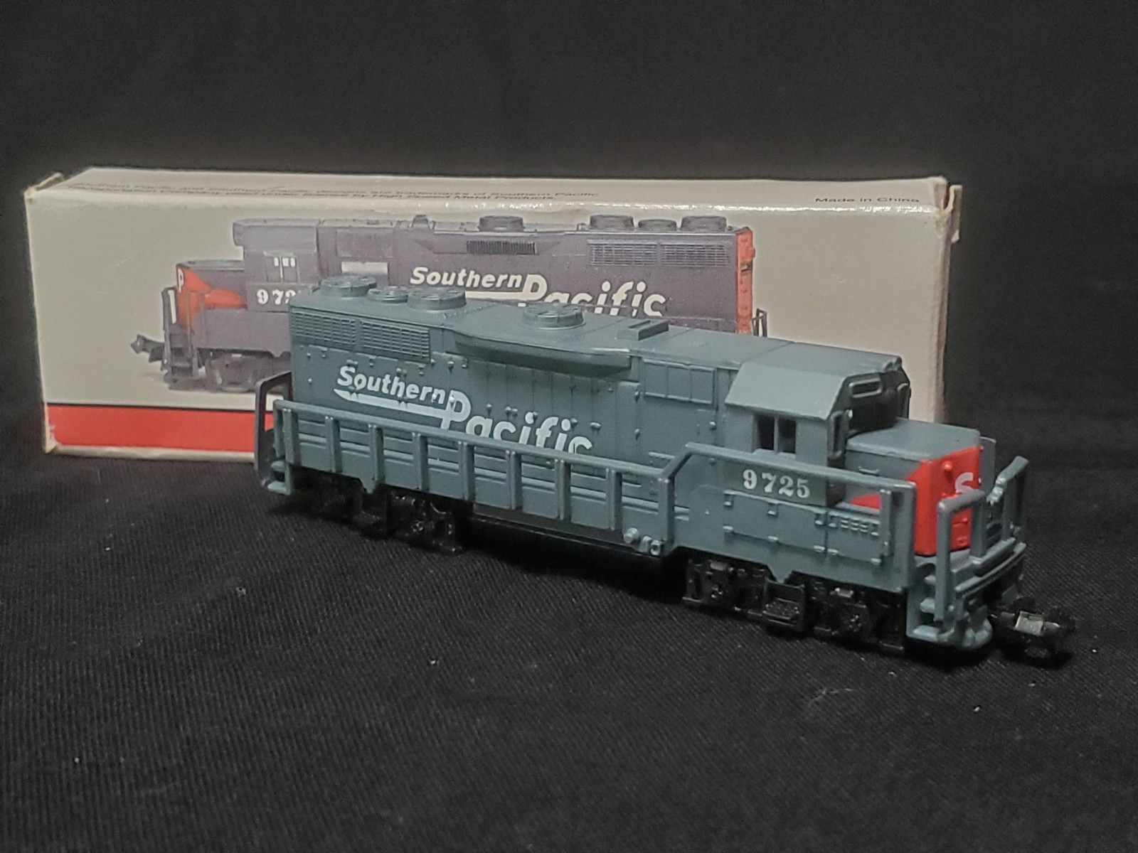 High Speed Metal Products No.418 Southern Pacific Locomotive # 9725 Toy Train