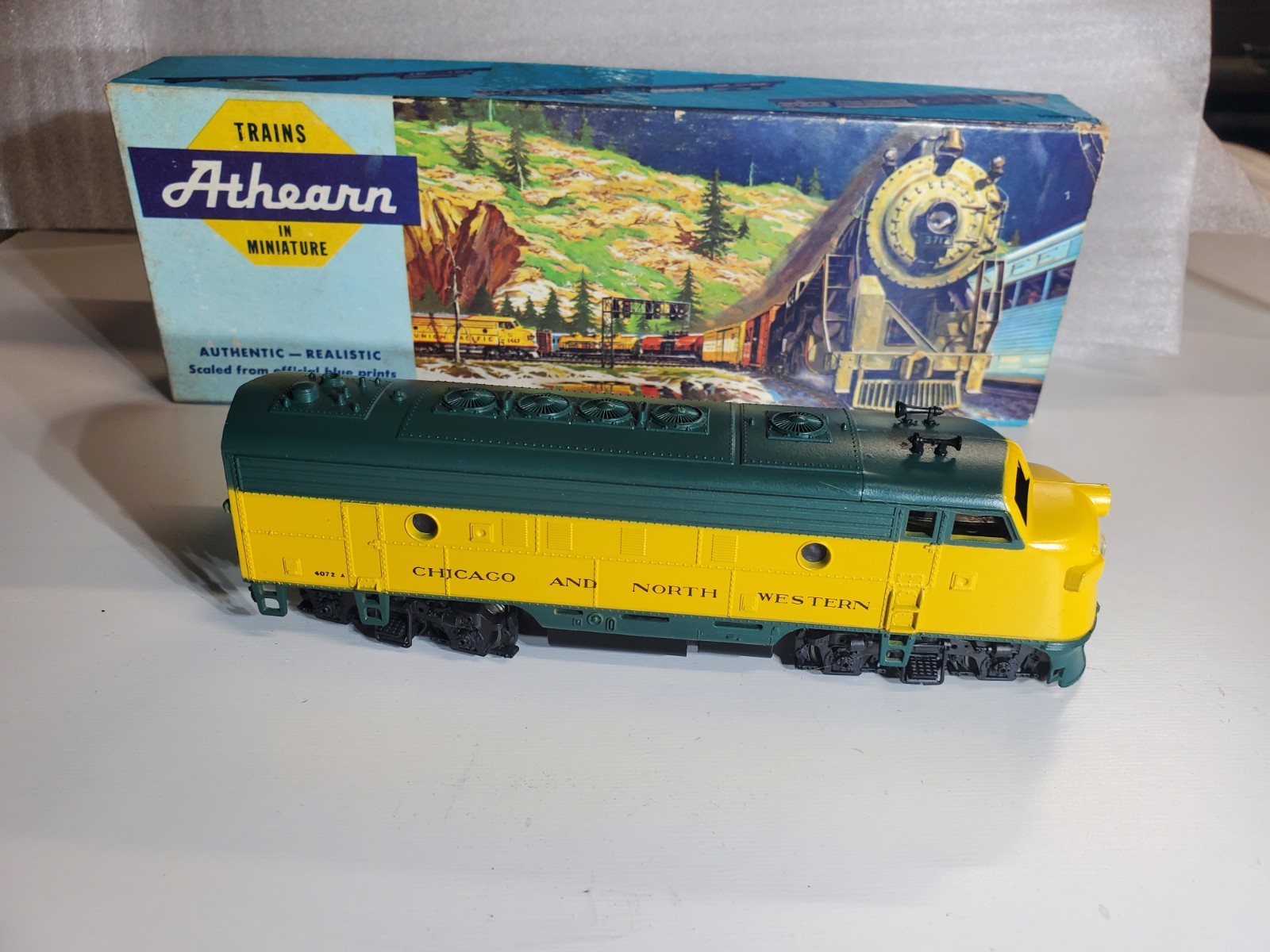 ho Athearn C & NW #4072 F7 Diesel Locomotive-w/Light & Box-Refurb-Runs Good