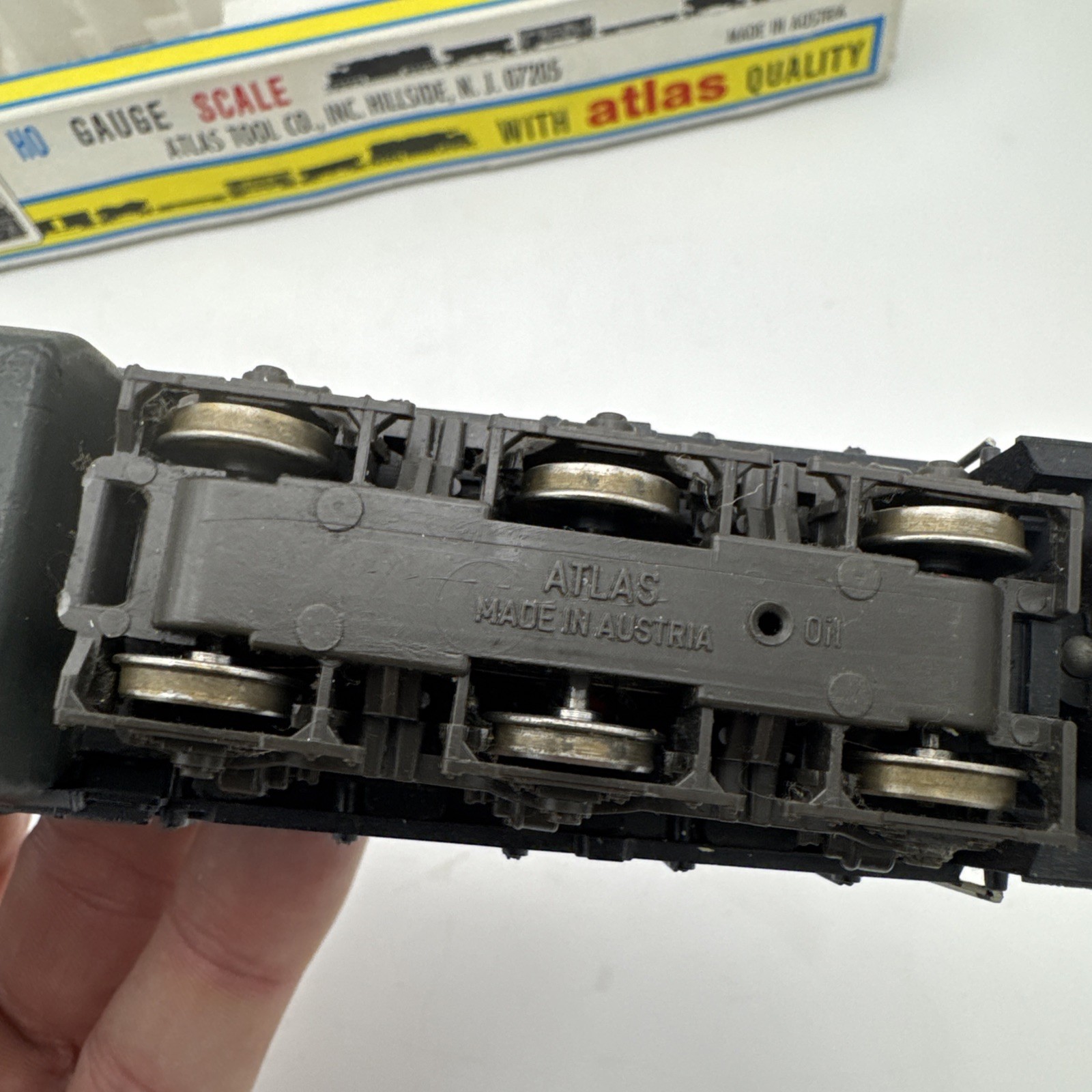ATLAS # 7014 – SOUTHERN PACIFIC SD35 POWERED LOCOMOTIVE # 6912 -HO SCALE